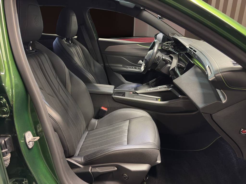 PEUGEOT 308 1.2 Pure Tech GT Pack EAT8-image-5