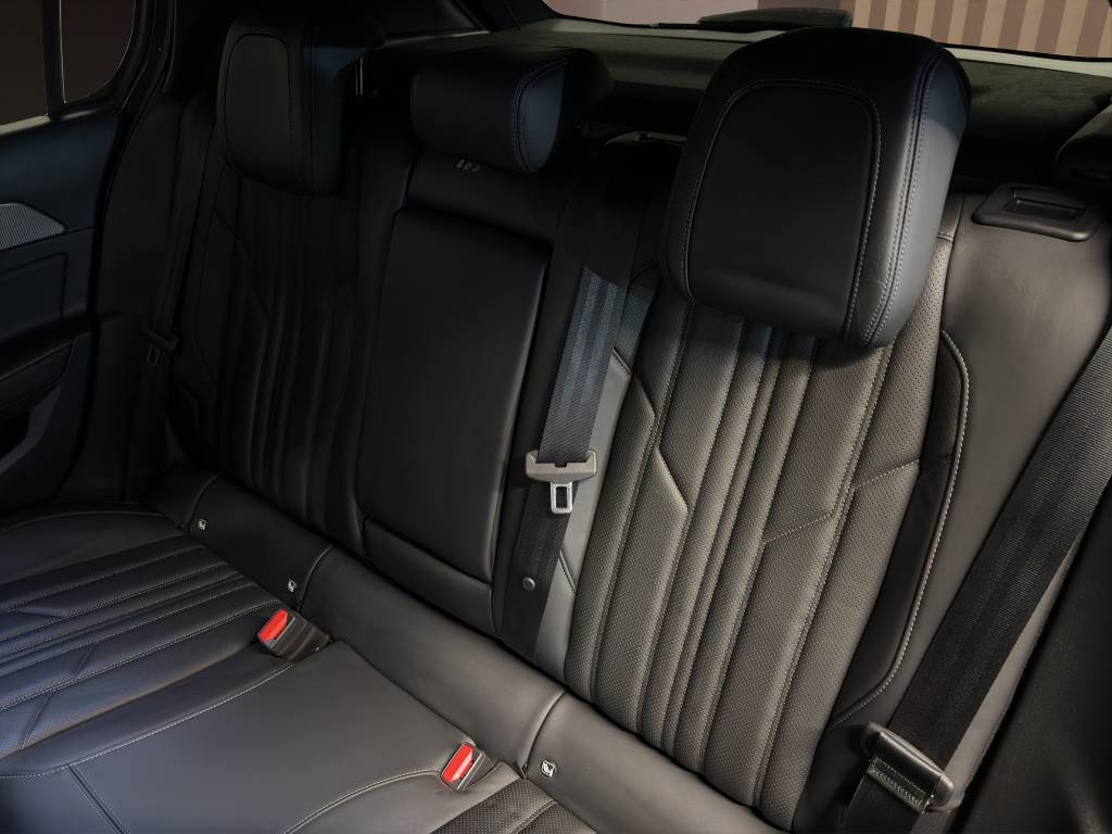 PEUGEOT 308 1.2 Pure Tech GT Pack EAT8-image-7