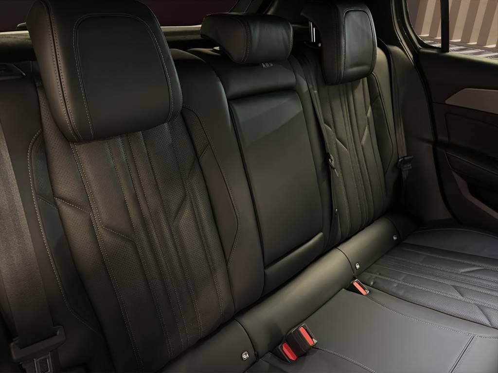 PEUGEOT 308 1.2 Pure Tech GT Pack EAT8-image-6