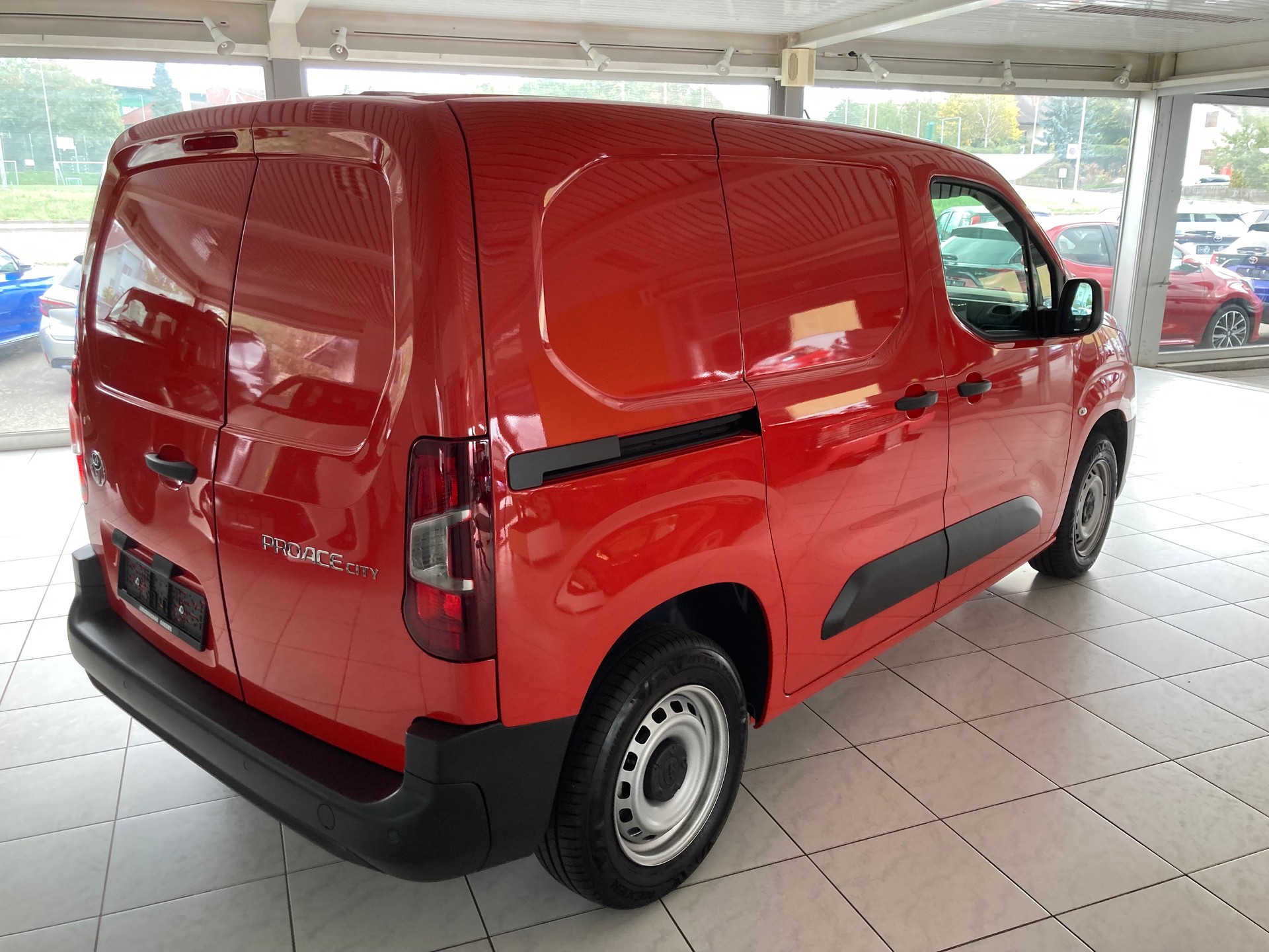 TOYOTA Proace City Van 1.2 Advanced Medium-image-4