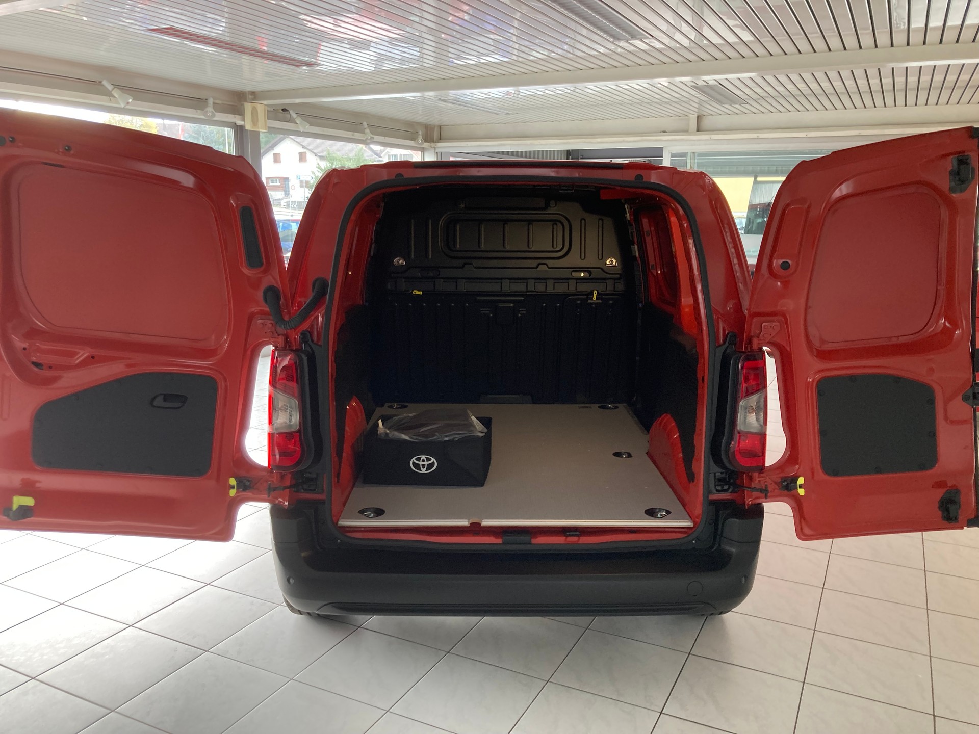 TOYOTA Proace City Van 1.2 Advanced Medium-image-8