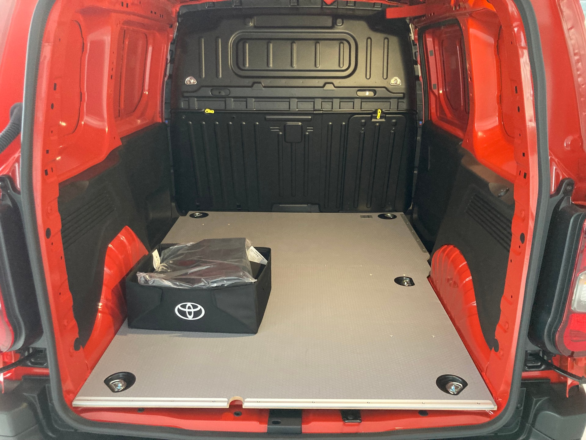 TOYOTA Proace City Van 1.2 Advanced Medium-image-9