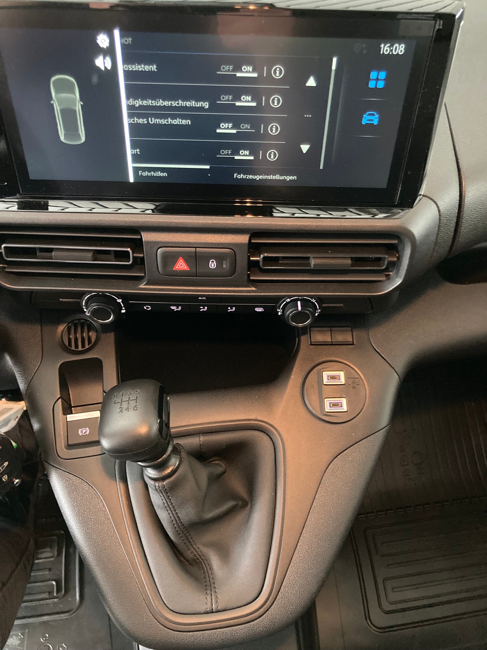 TOYOTA Proace City Van 1.2 Advanced Medium-image-13