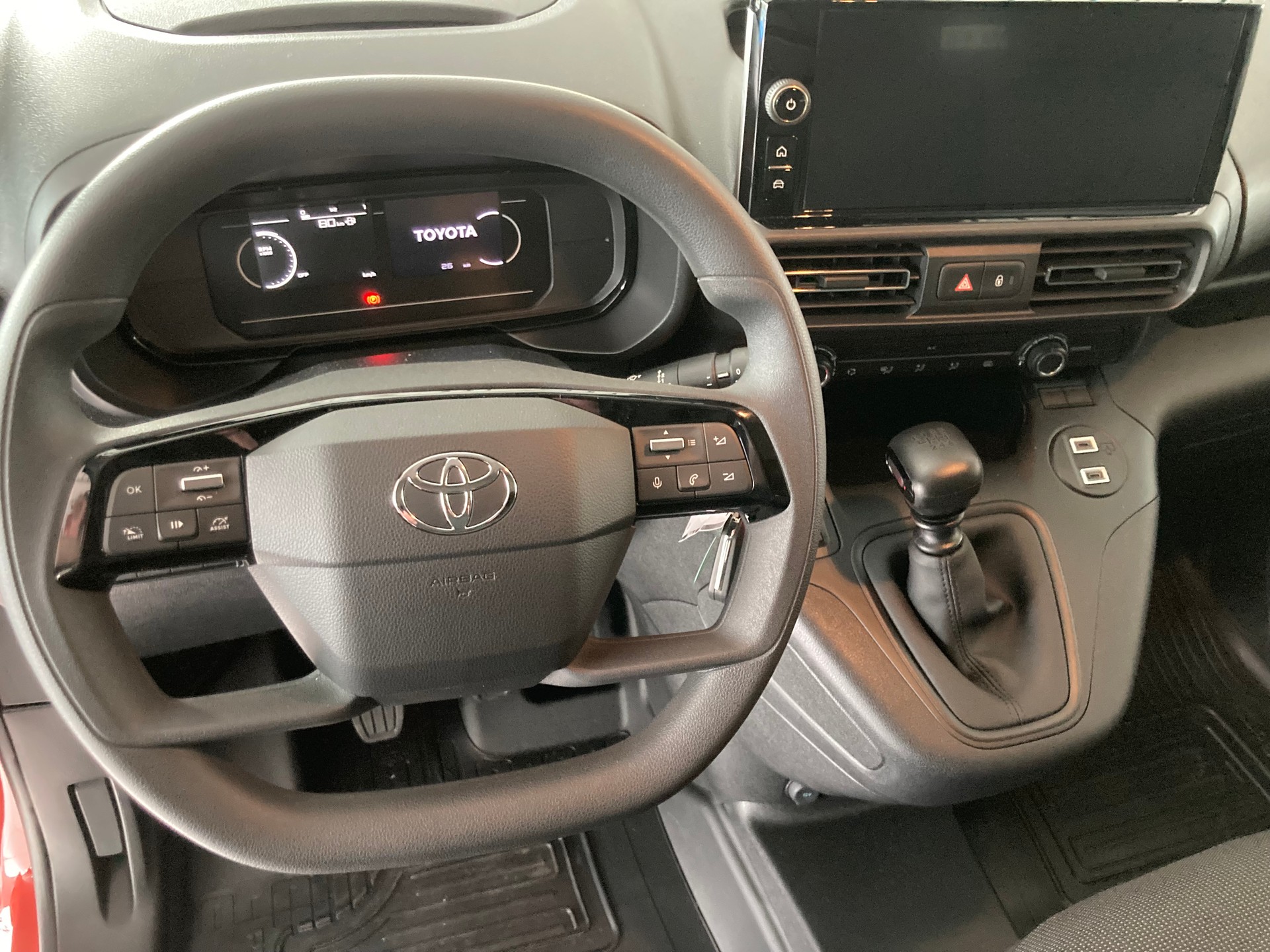 TOYOTA Proace City Van 1.2 Advanced Medium-image-12