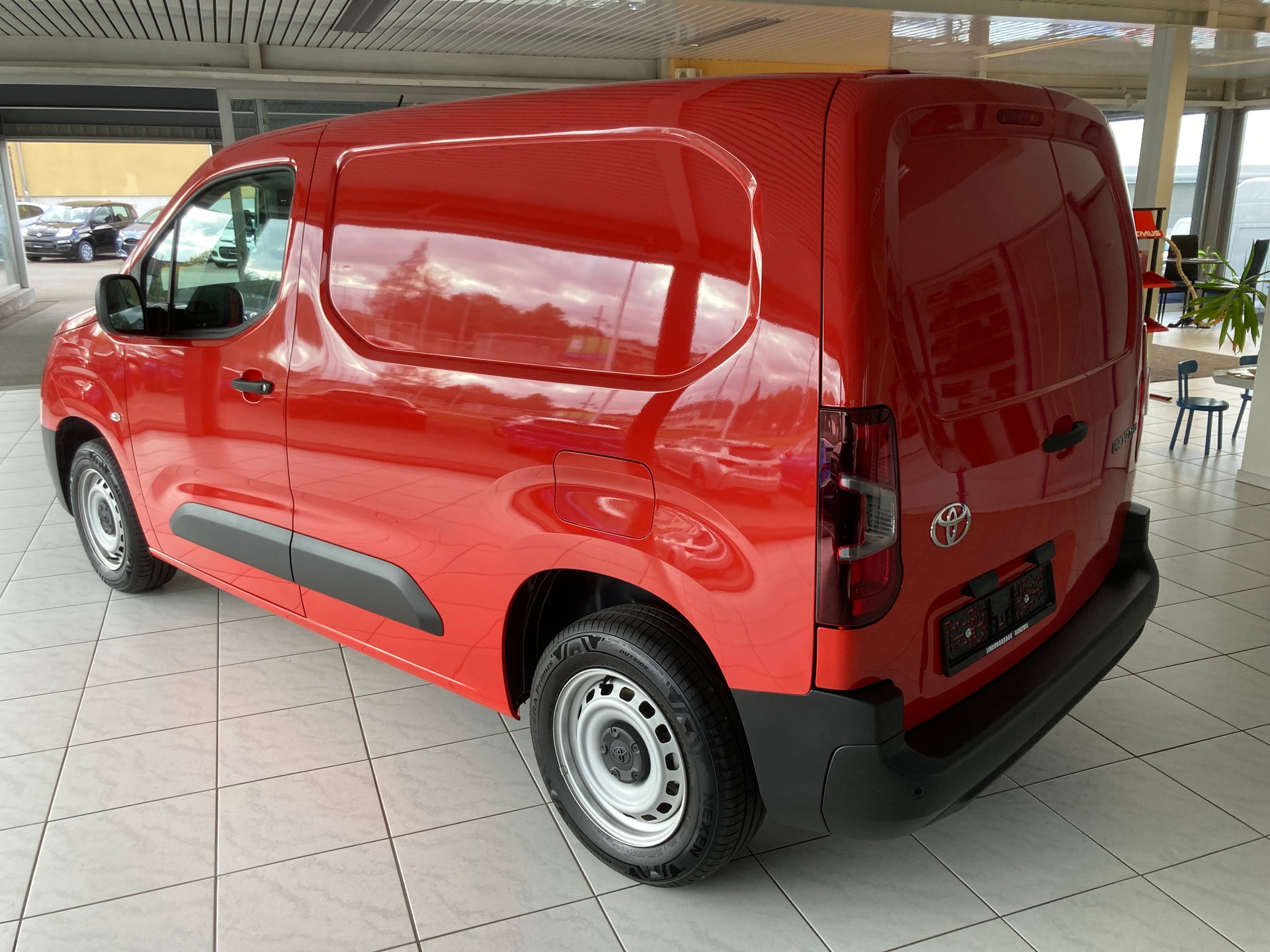 TOYOTA Proace City Van 1.2 Advanced Medium-image-6