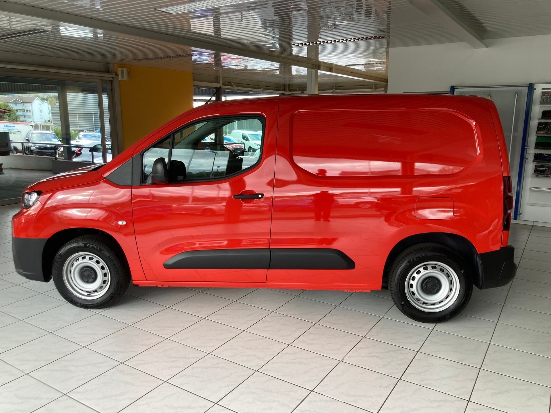 TOYOTA Proace City Van 1.2 Advanced Medium-image-7