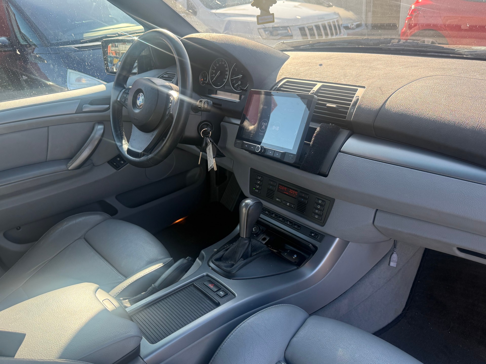 BMW X5 4.4i-image-6