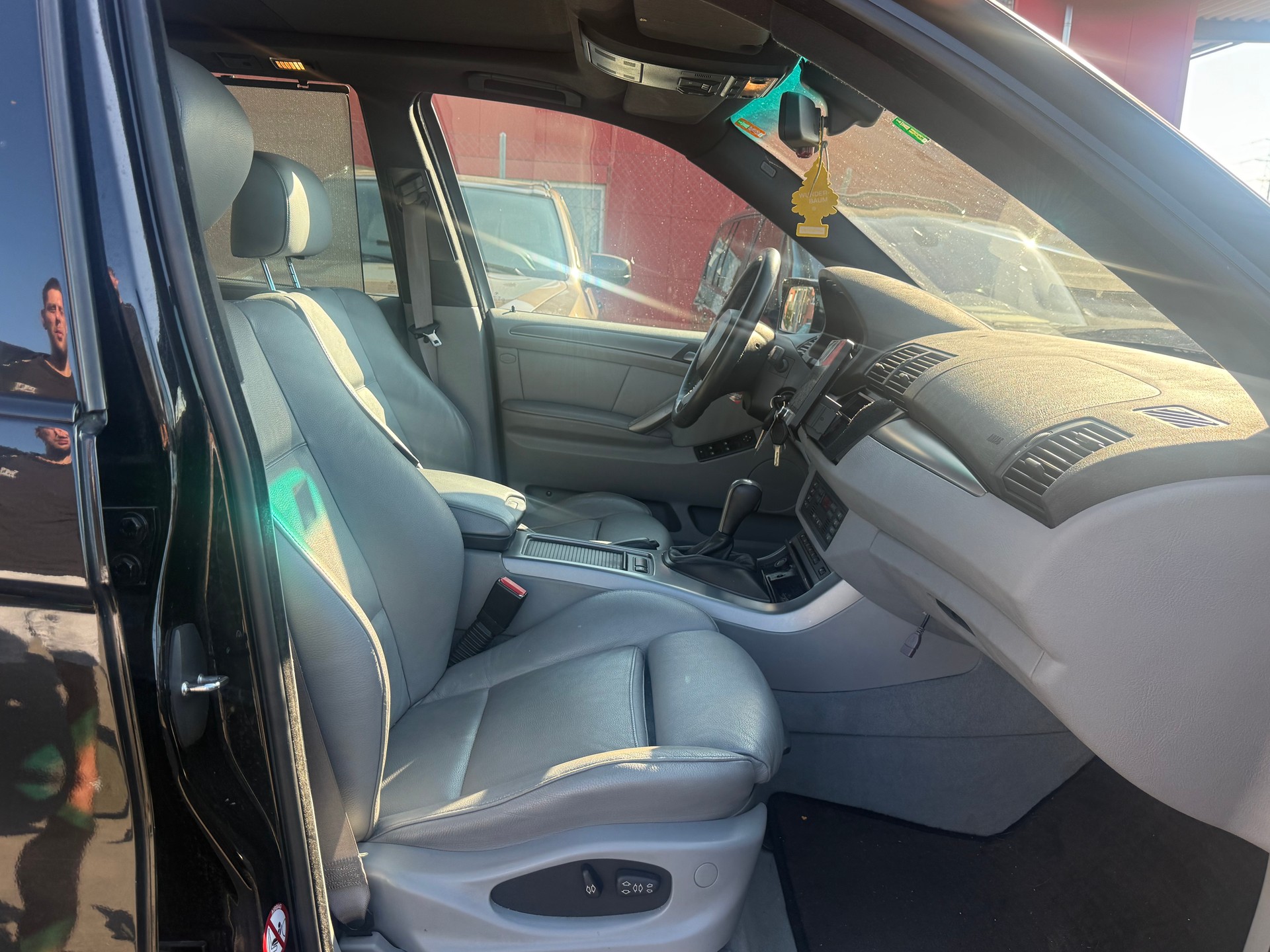 BMW X5 4.4i-image-4