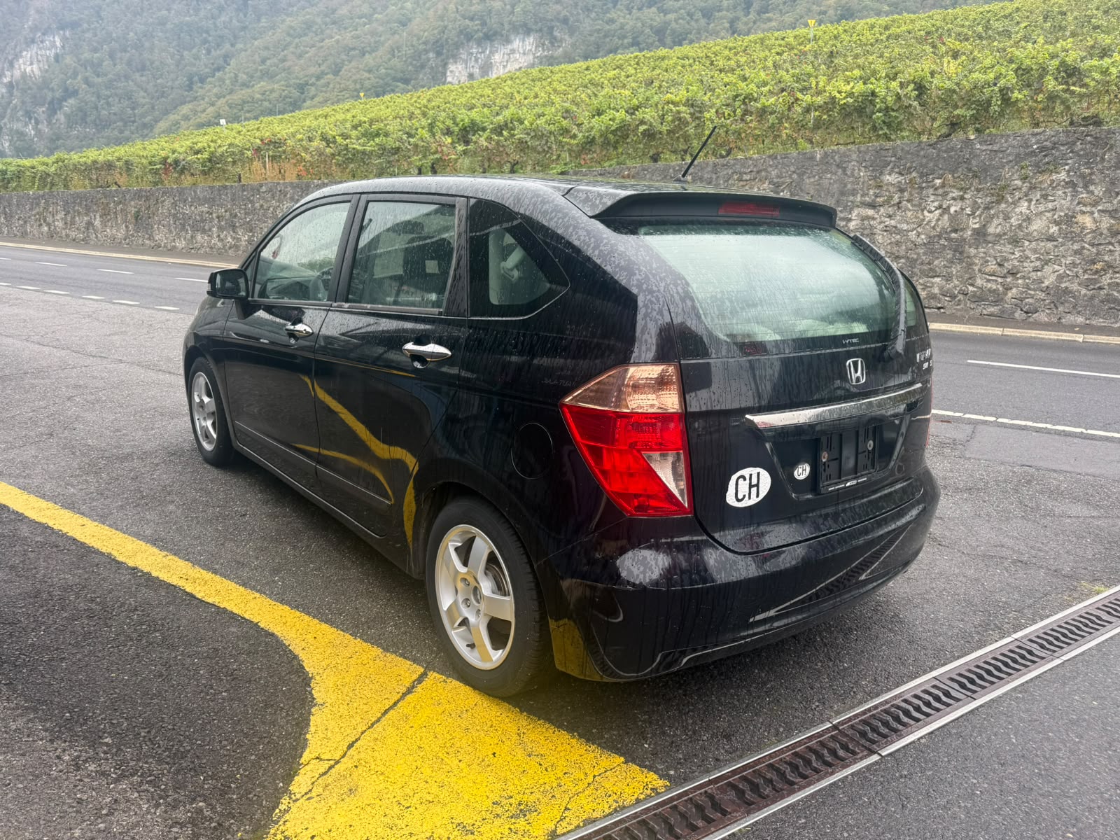 HONDA FR-V 1.8i Swiss-image-1