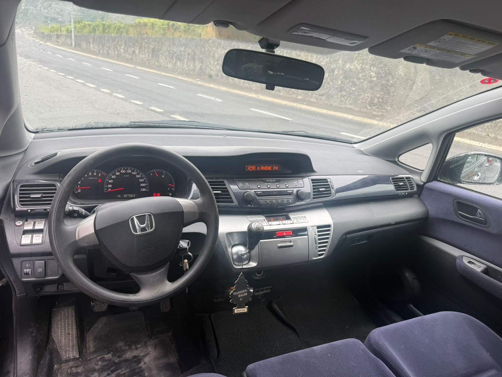 HONDA FR-V 1.8i Swiss-image-3