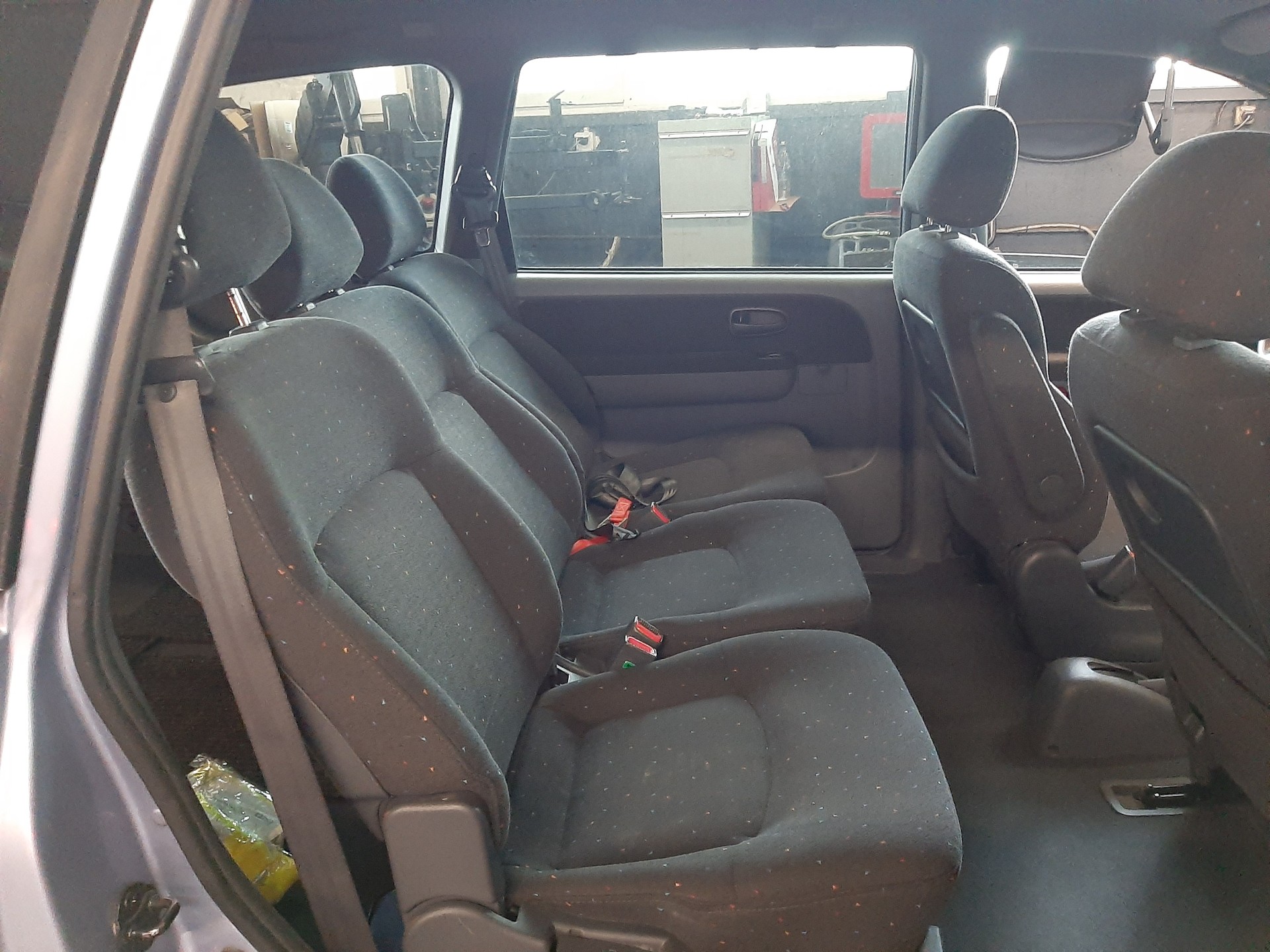 HYUNDAI Trajet 2.0 CRDi (GLS)-image-9