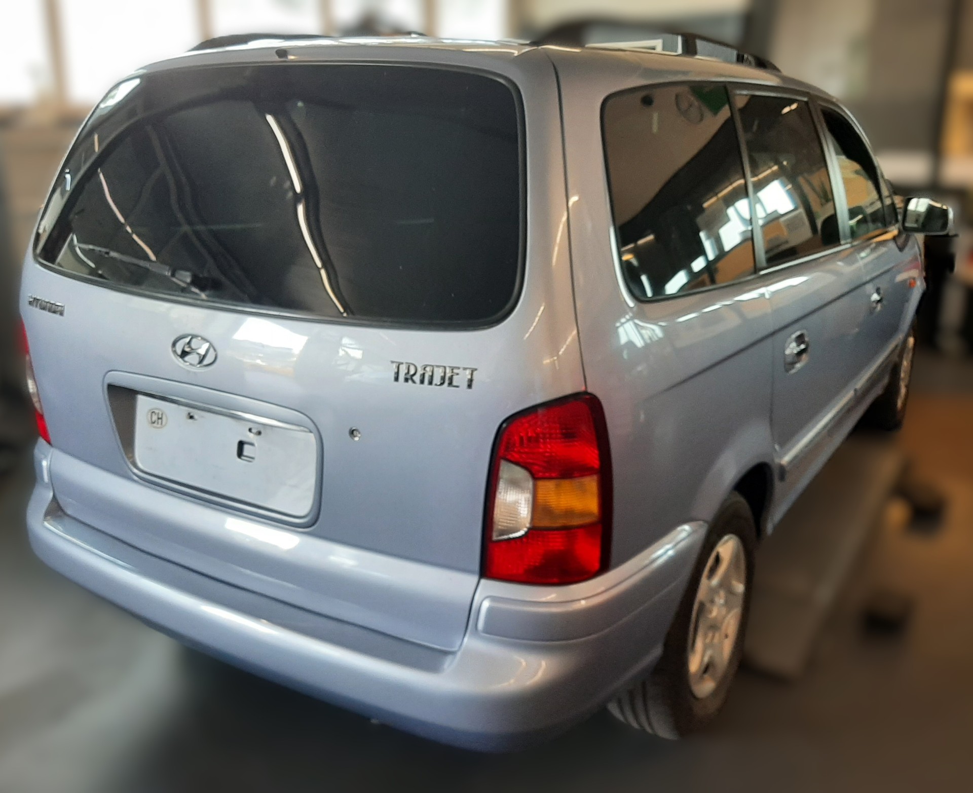 HYUNDAI Trajet 2.0 CRDi (GLS)-image-1