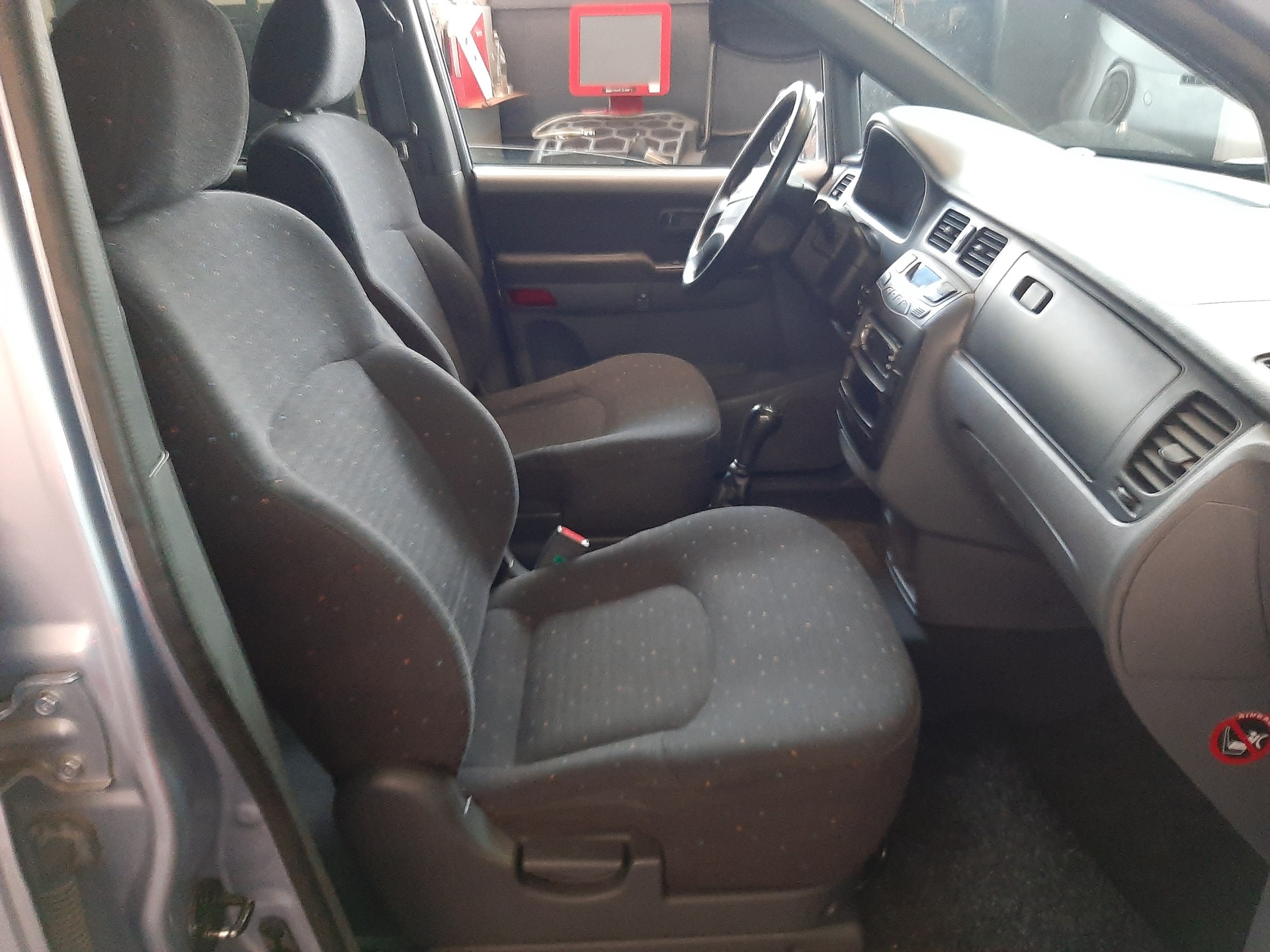 HYUNDAI Trajet 2.0 CRDi (GLS)-image-8