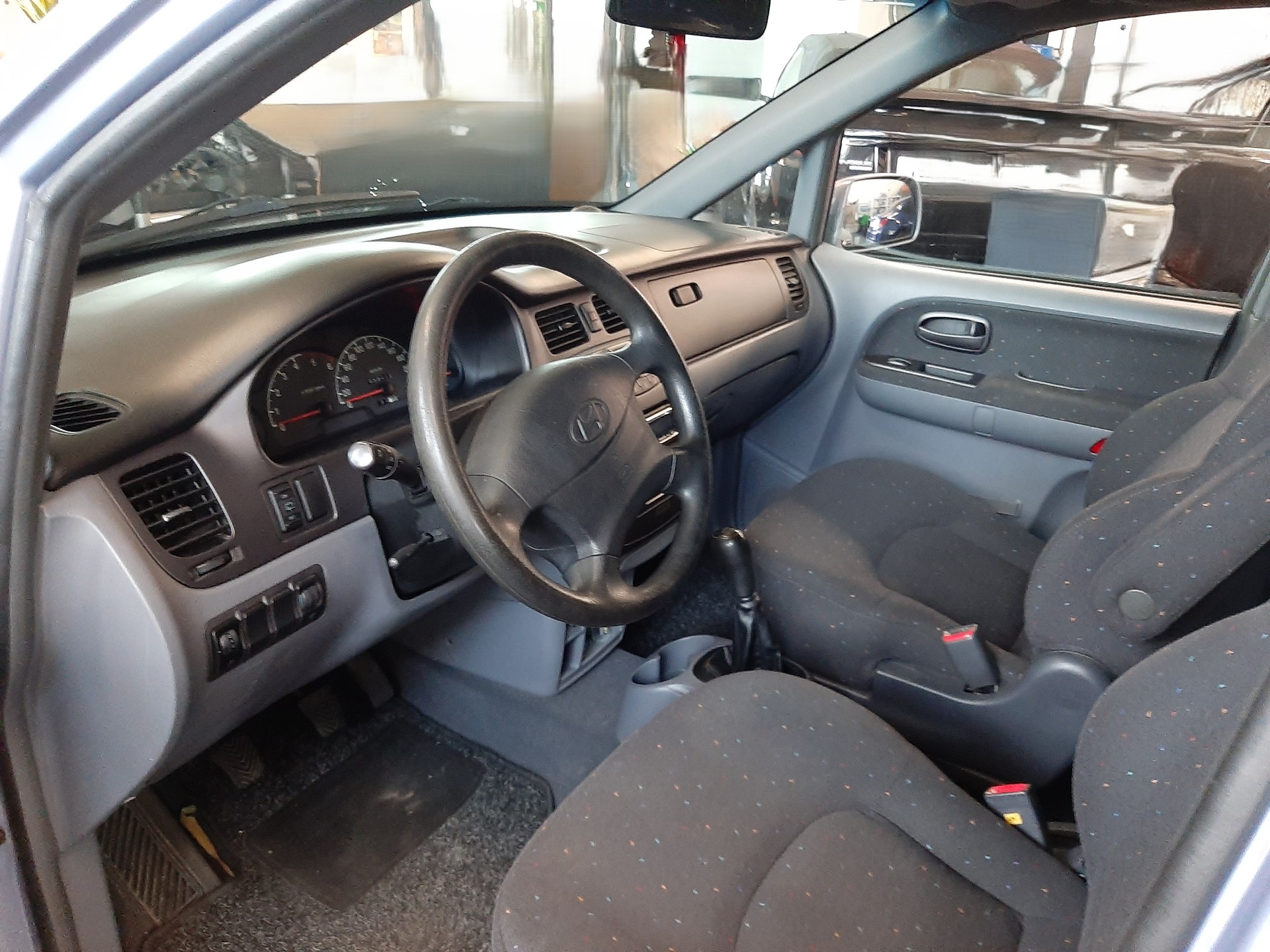 HYUNDAI Trajet 2.0 CRDi (GLS)-image-5