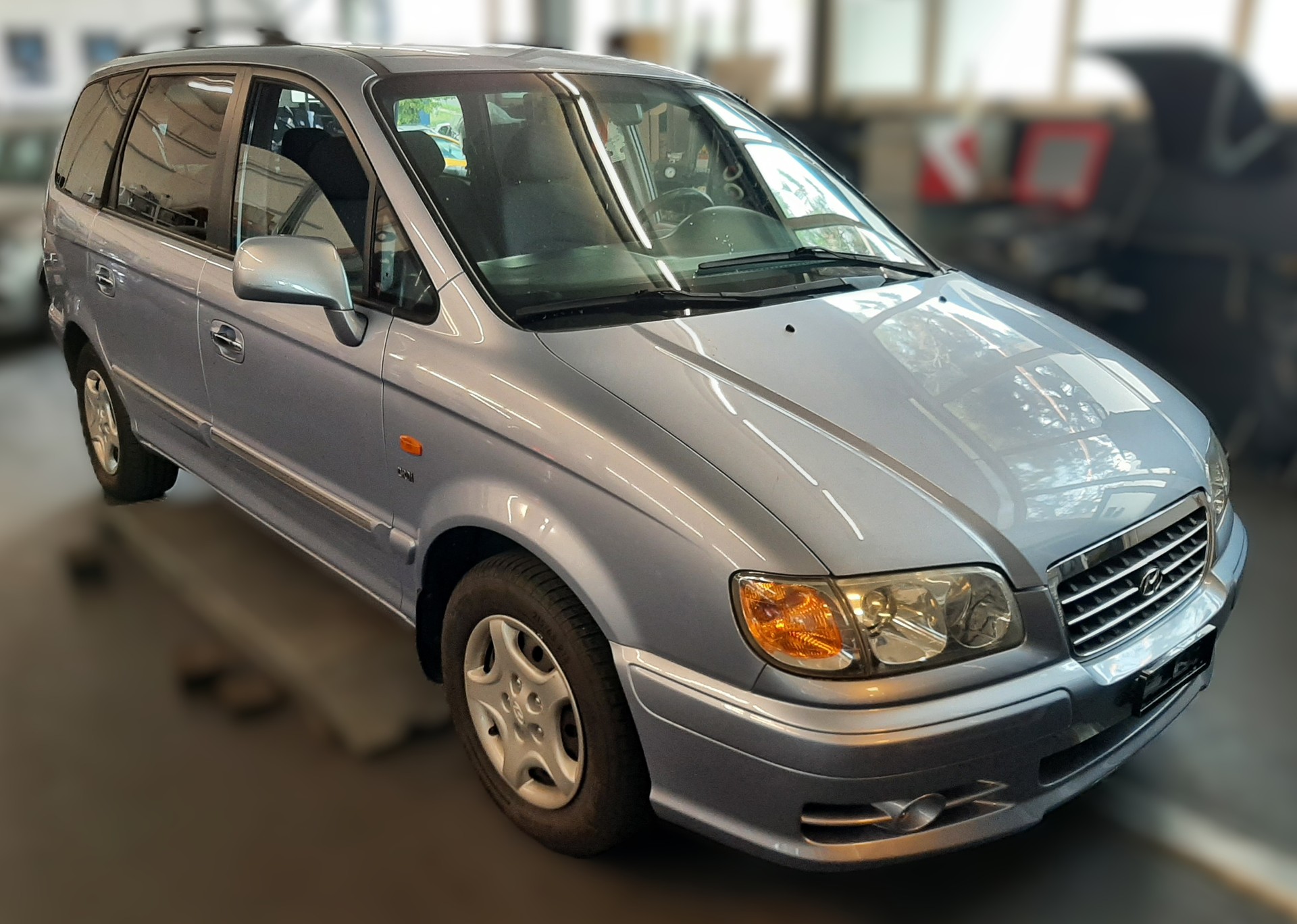 HYUNDAI Trajet 2.0 CRDi (GLS)-image-2
