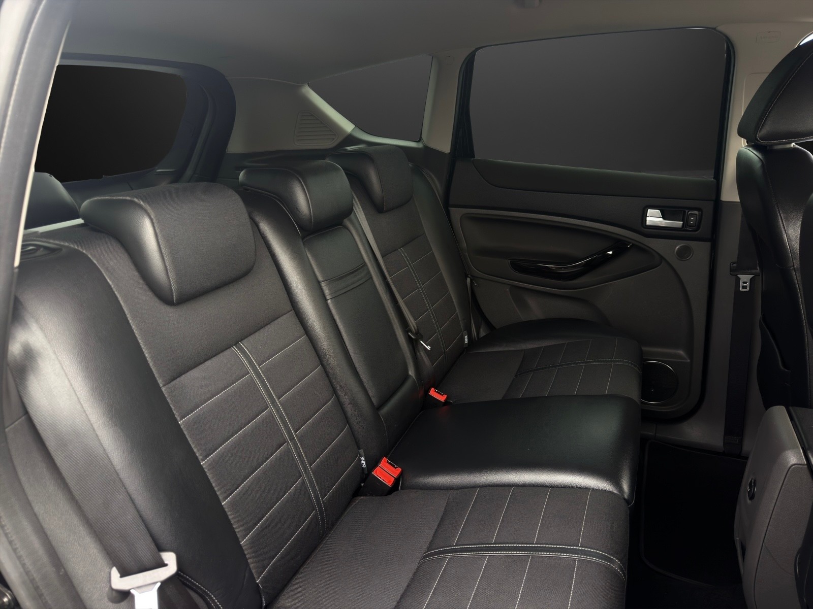 FORD Kuga 2.0 TDCi Titanium 4WD PowerShift mit 140 PS-image-11