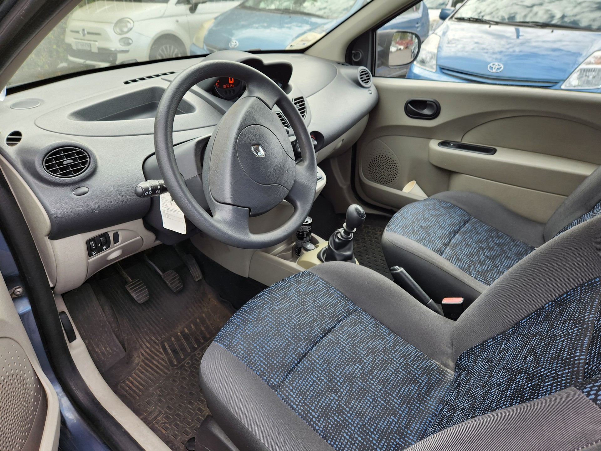 RENAULT Twingo 1.2 16V Initiale-image-3