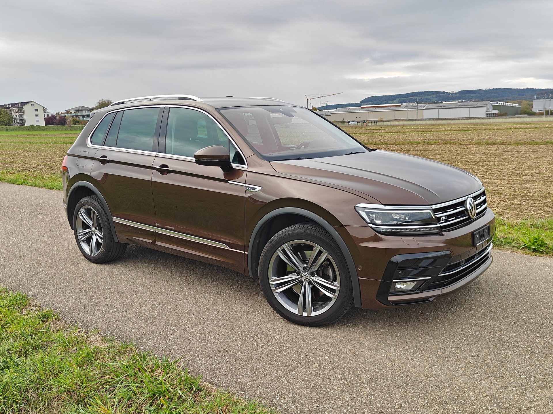 VW Tiguan 2.0TSI Highline 4Motion DSG *R-line*-image-3