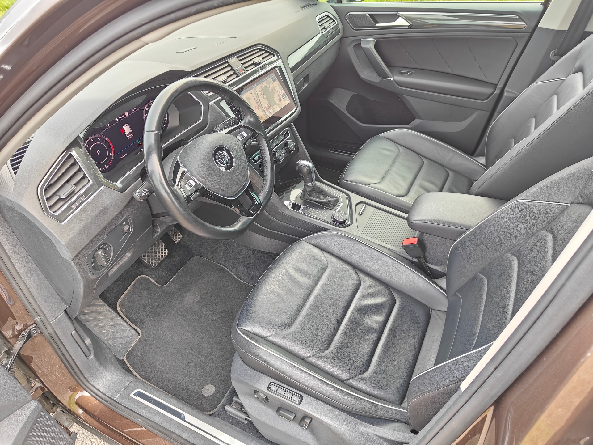 VW Tiguan 2.0TSI Highline 4Motion DSG *R-line*-image-6