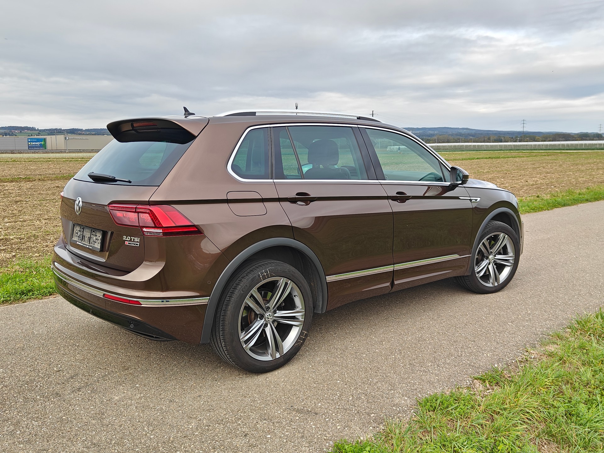 VW Tiguan 2.0TSI Highline 4Motion DSG *R-line*-image-2