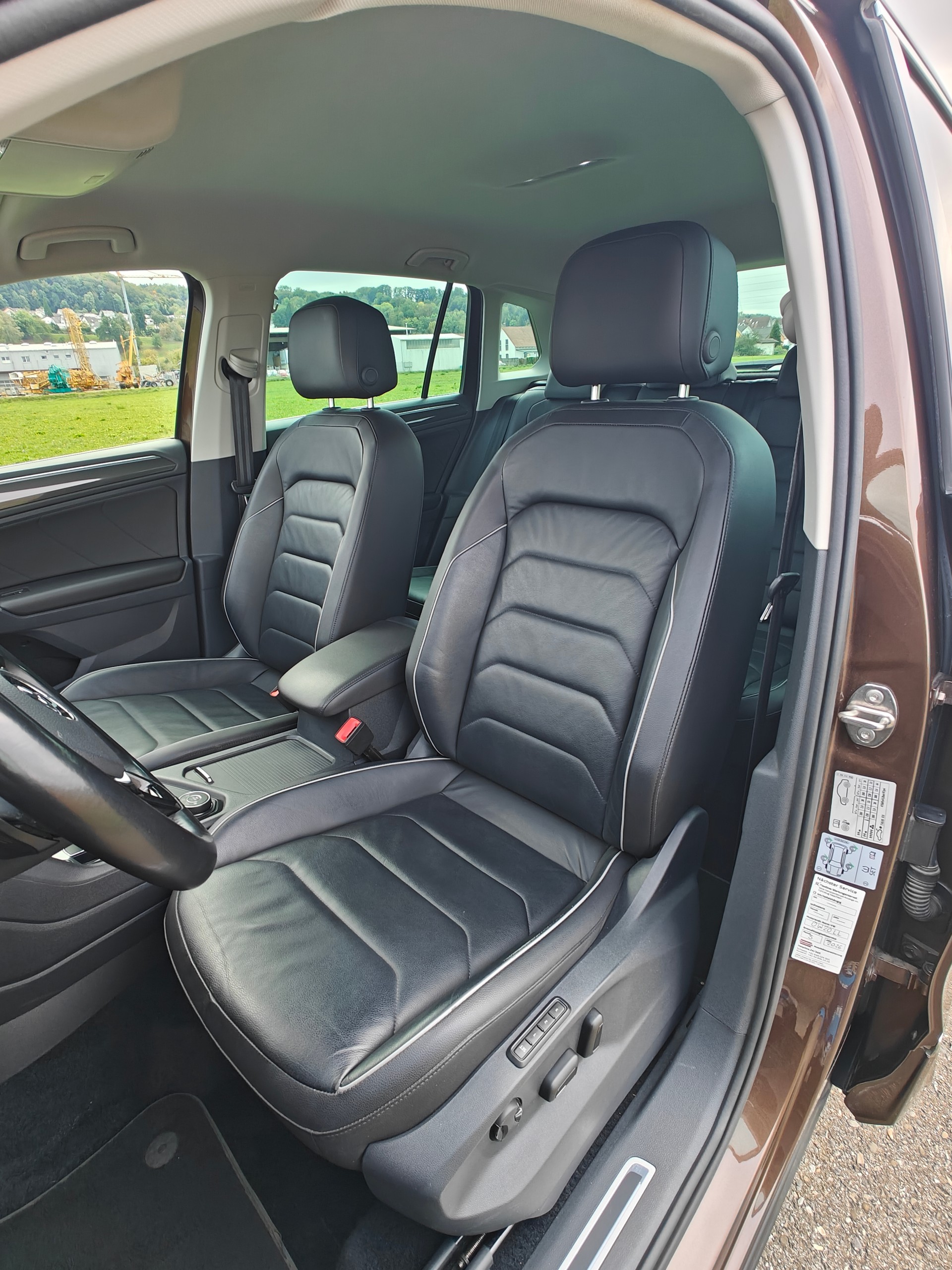 VW Tiguan 2.0TSI Highline 4Motion DSG *R-line*-image-9