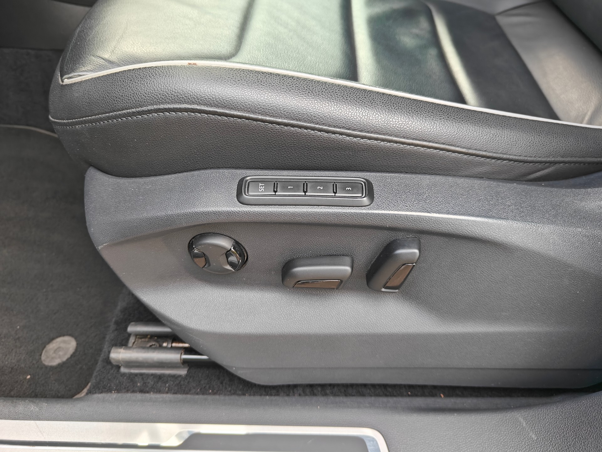 VW Tiguan 2.0TSI Highline 4Motion DSG *R-line*-image-15