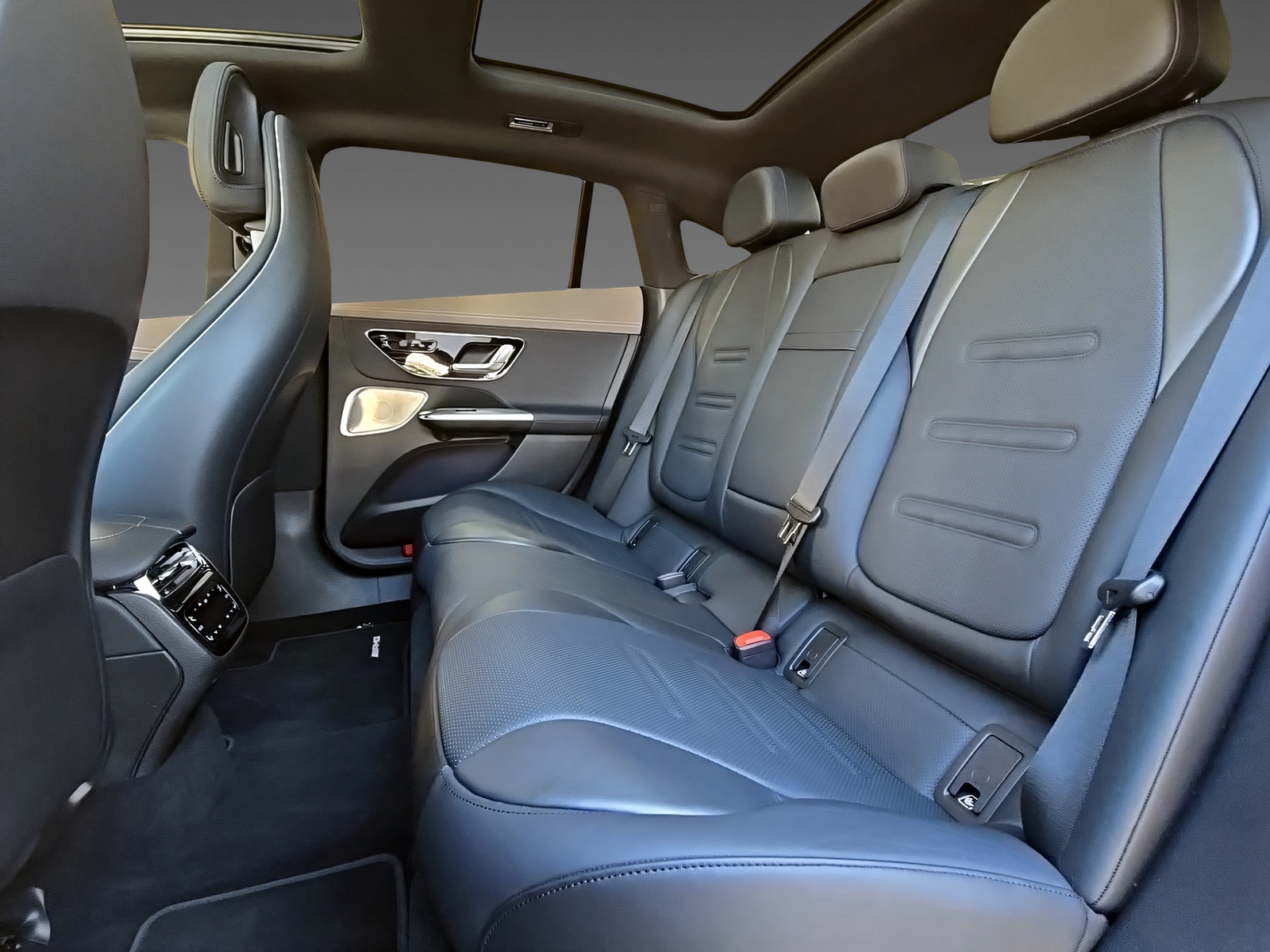 MERCEDES-BENZ EQE 43 AMG-image-11