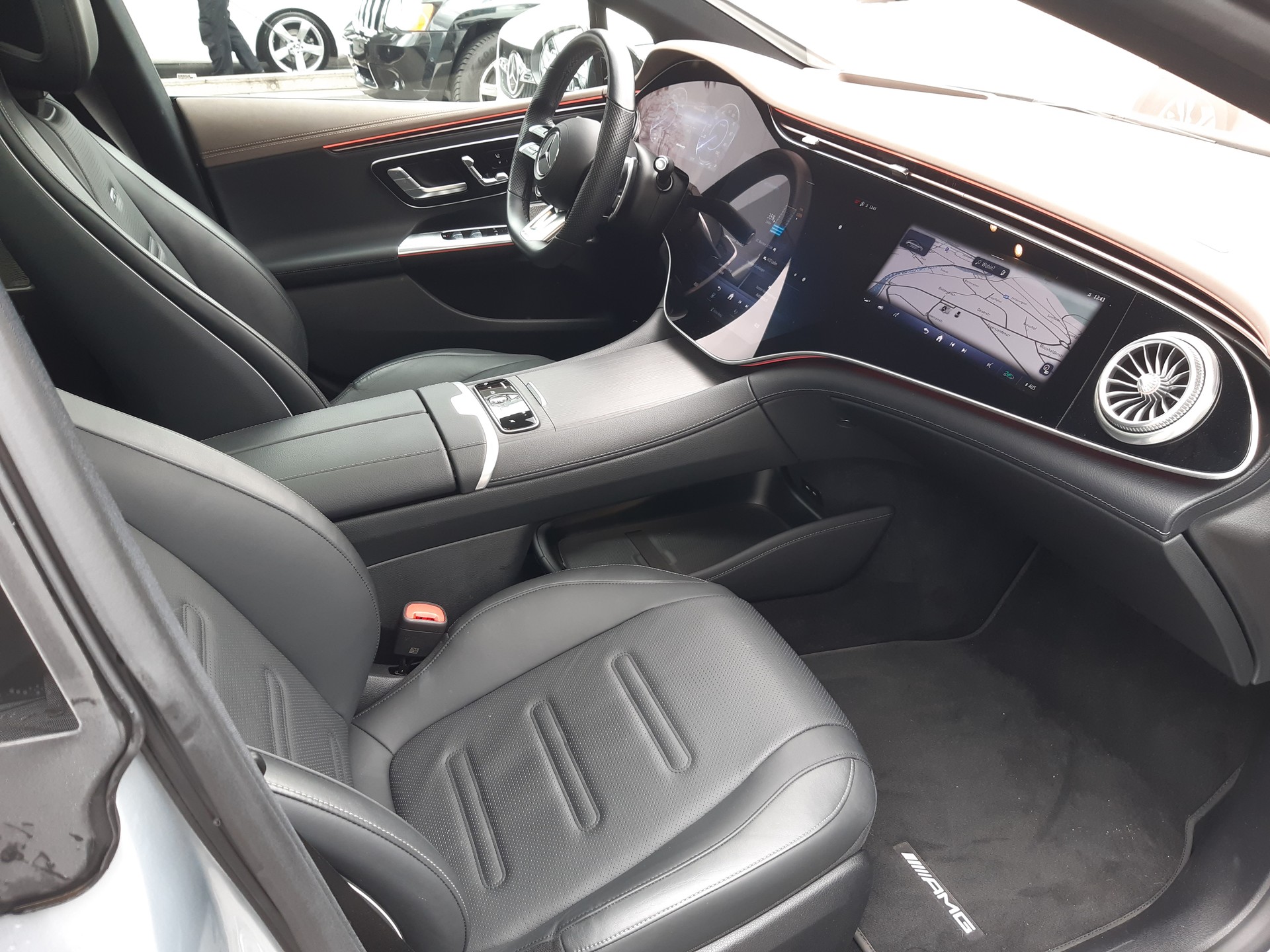 MERCEDES-BENZ EQE 43 4Matic-image-10
