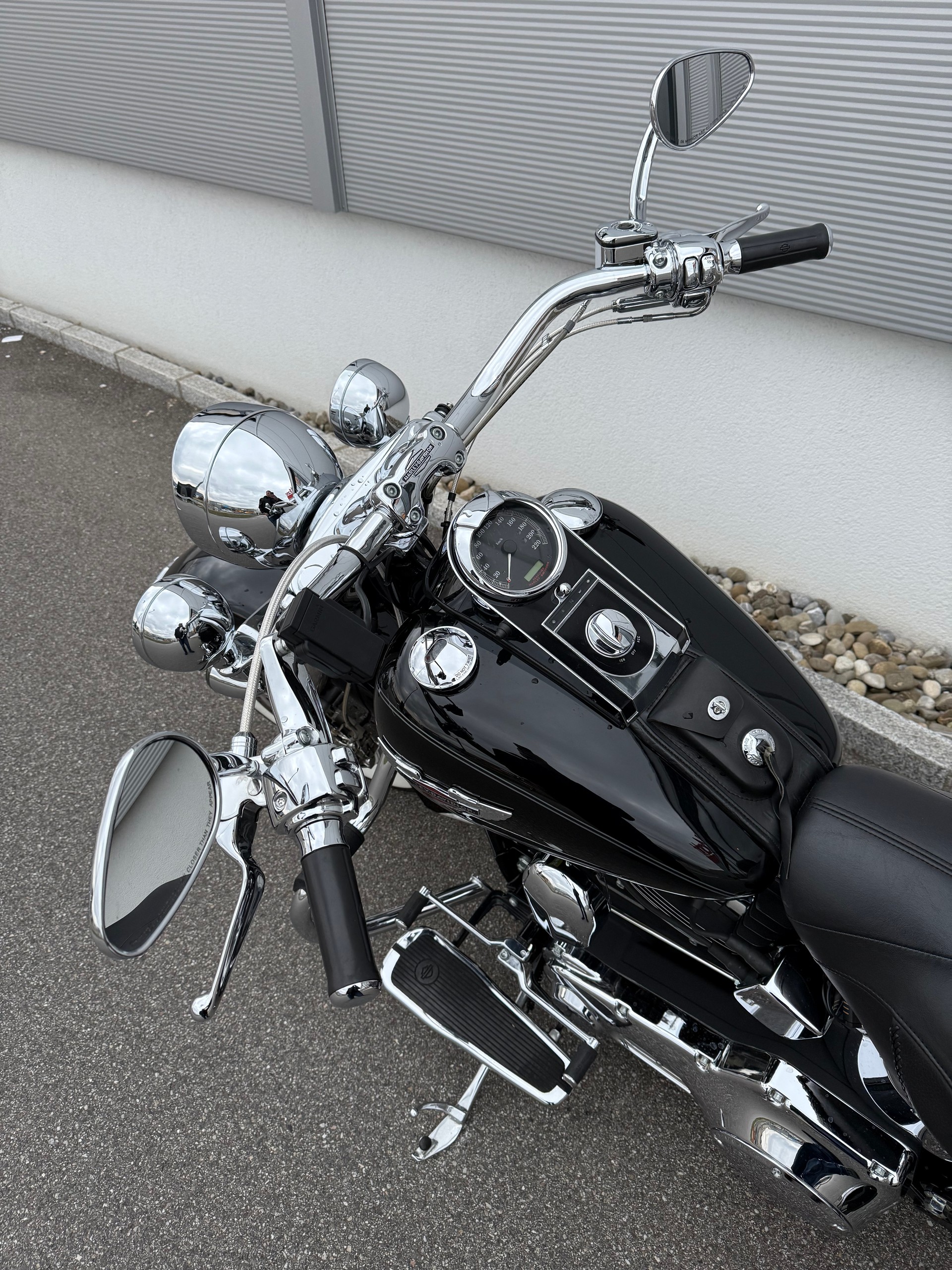 HARLEY-DAVIDSON FLSTNI Softail Deluxe-image-11