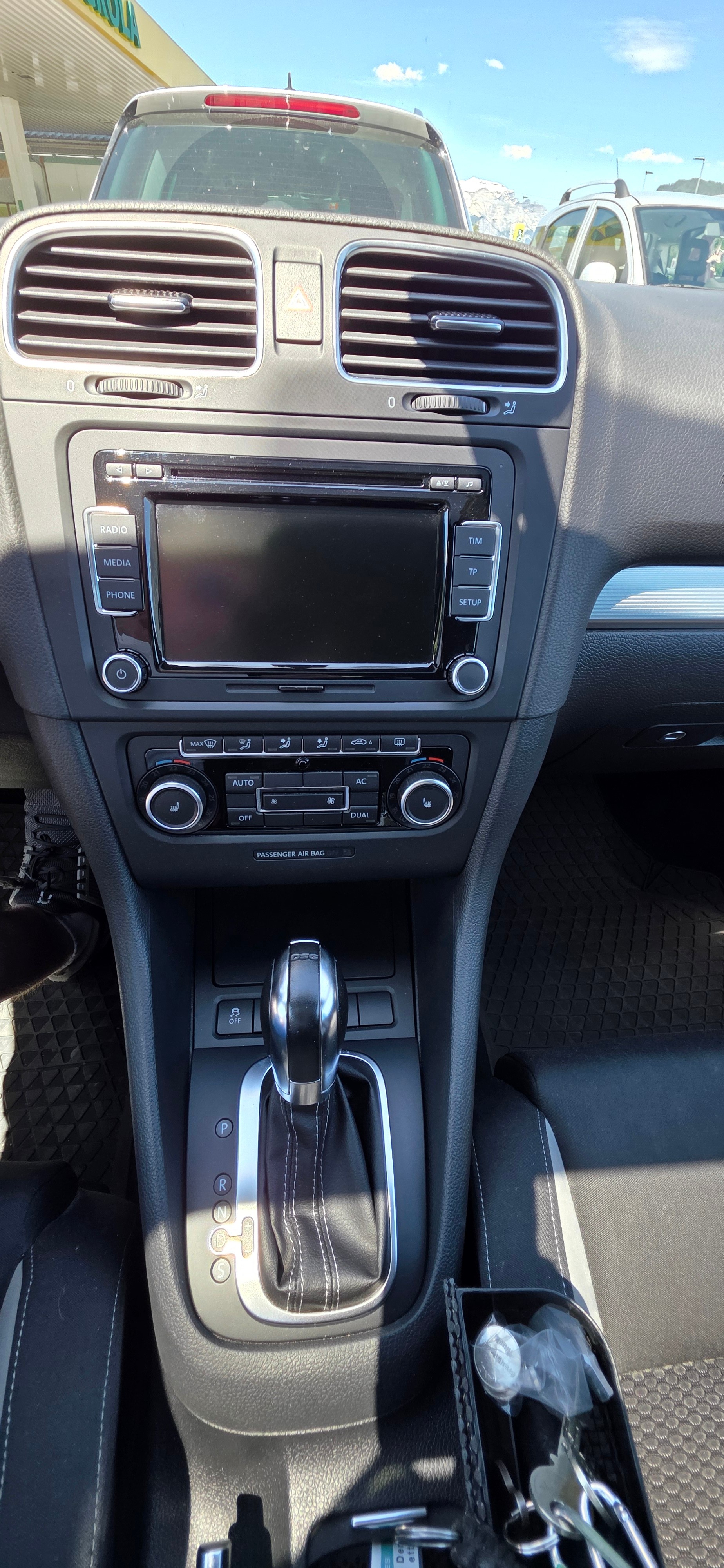VW Golf 2.0 TSI R 4Motion DSG-image-4