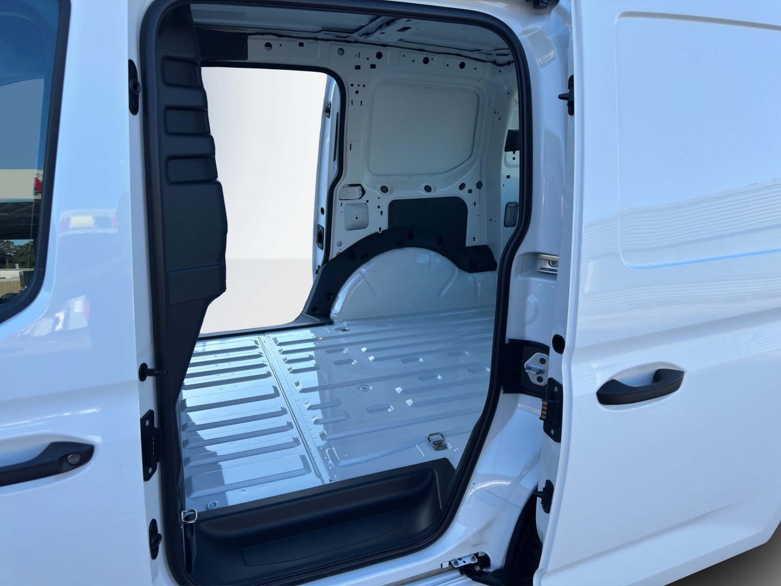 VW Caddy Cargo 2.0TDI-image-11