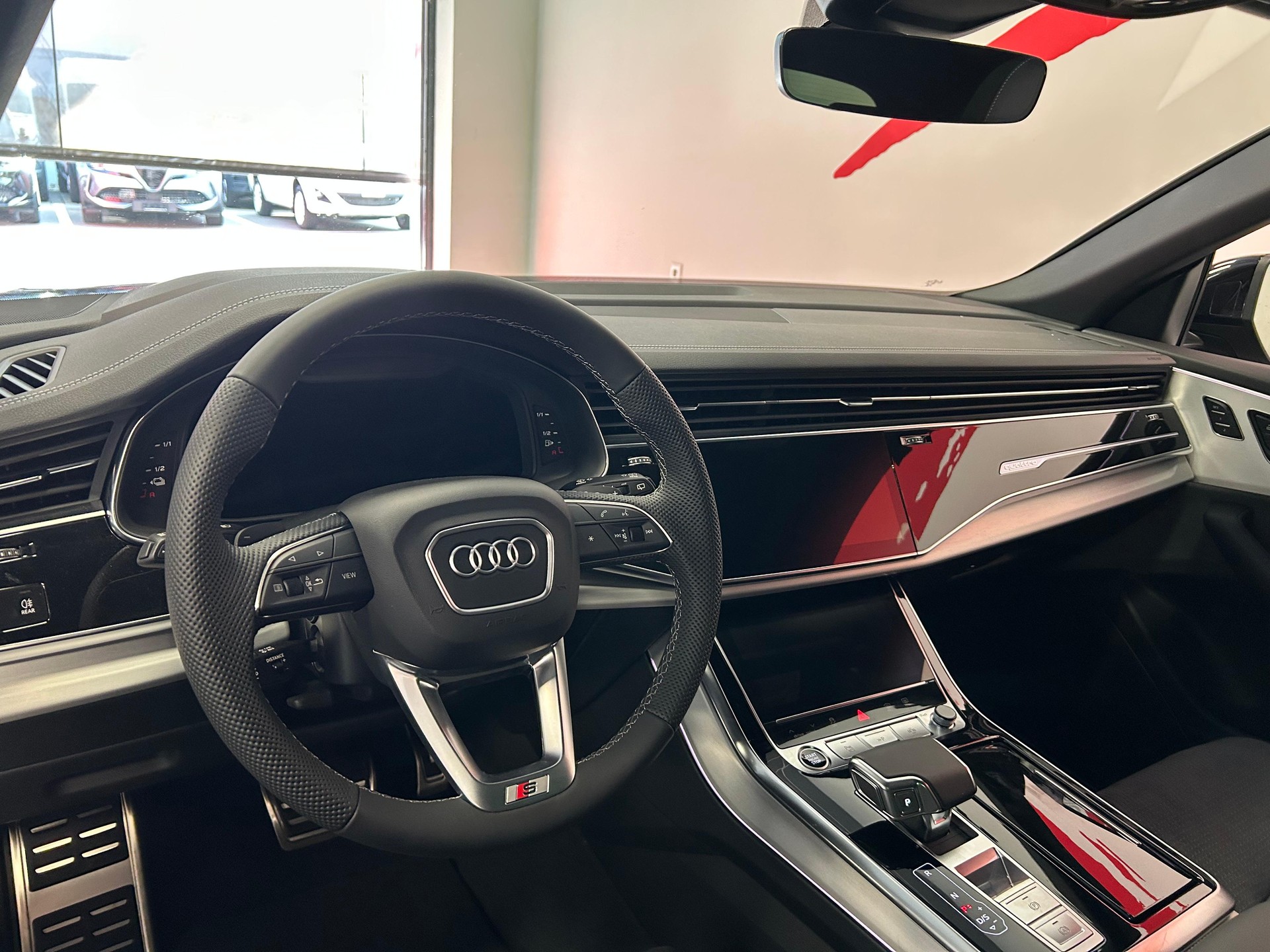 AUDI Q8 SUV 3.0 55 TFSI e quattro T-Tronic-image-10