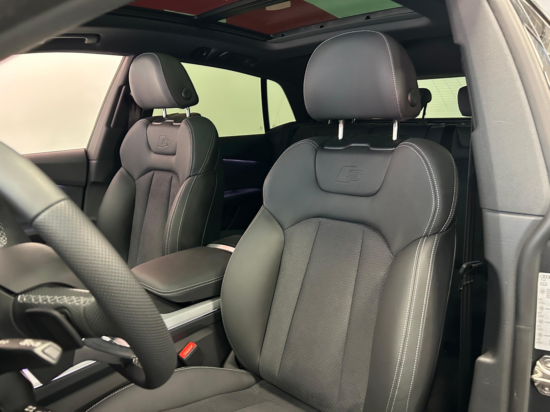 AUDI Q8 SUV 3.0 55 TFSI e quattro T-Tronic-image-8