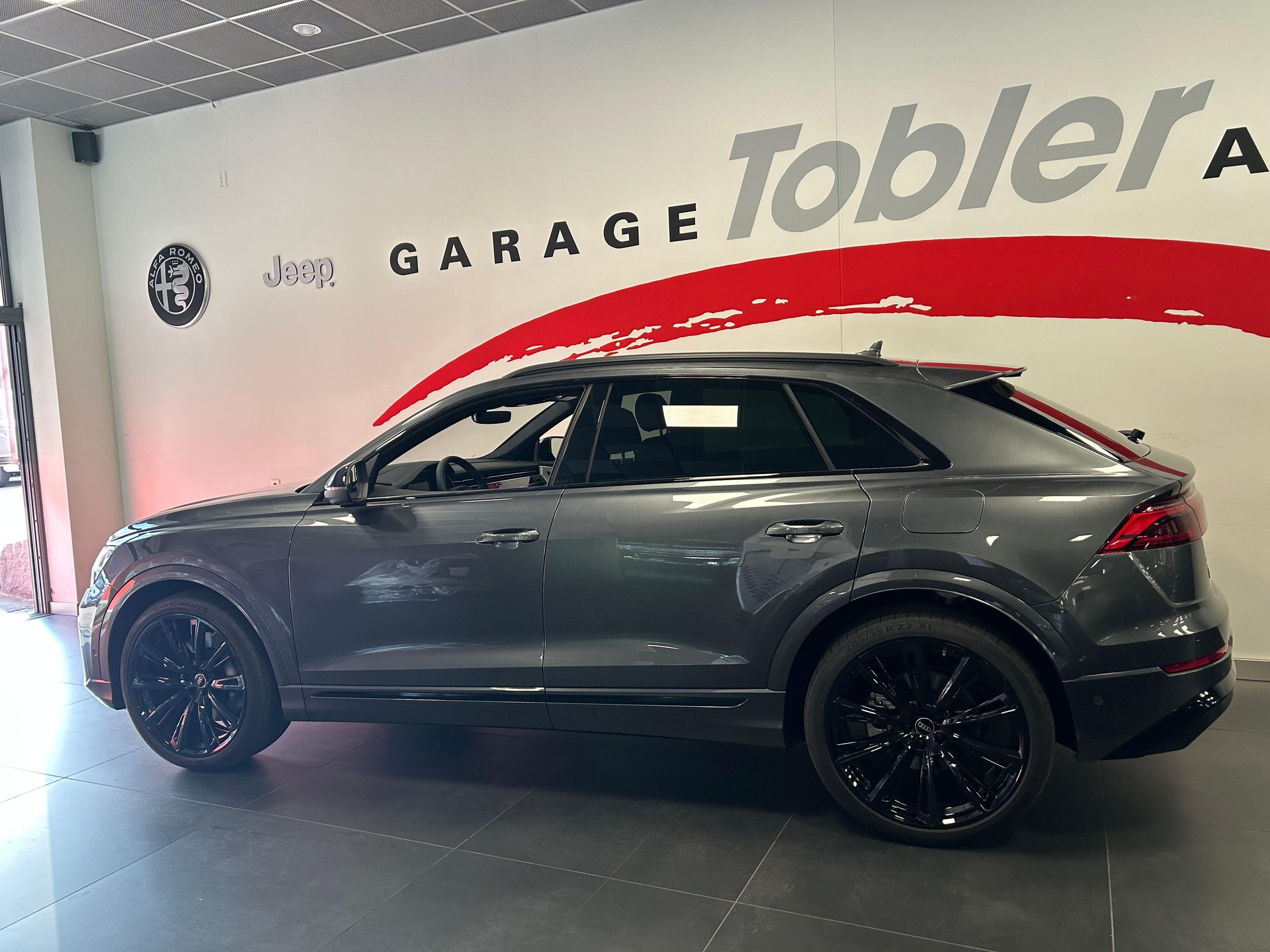 AUDI Q8 SUV 3.0 55 TFSI e quattro T-Tronic-image-14