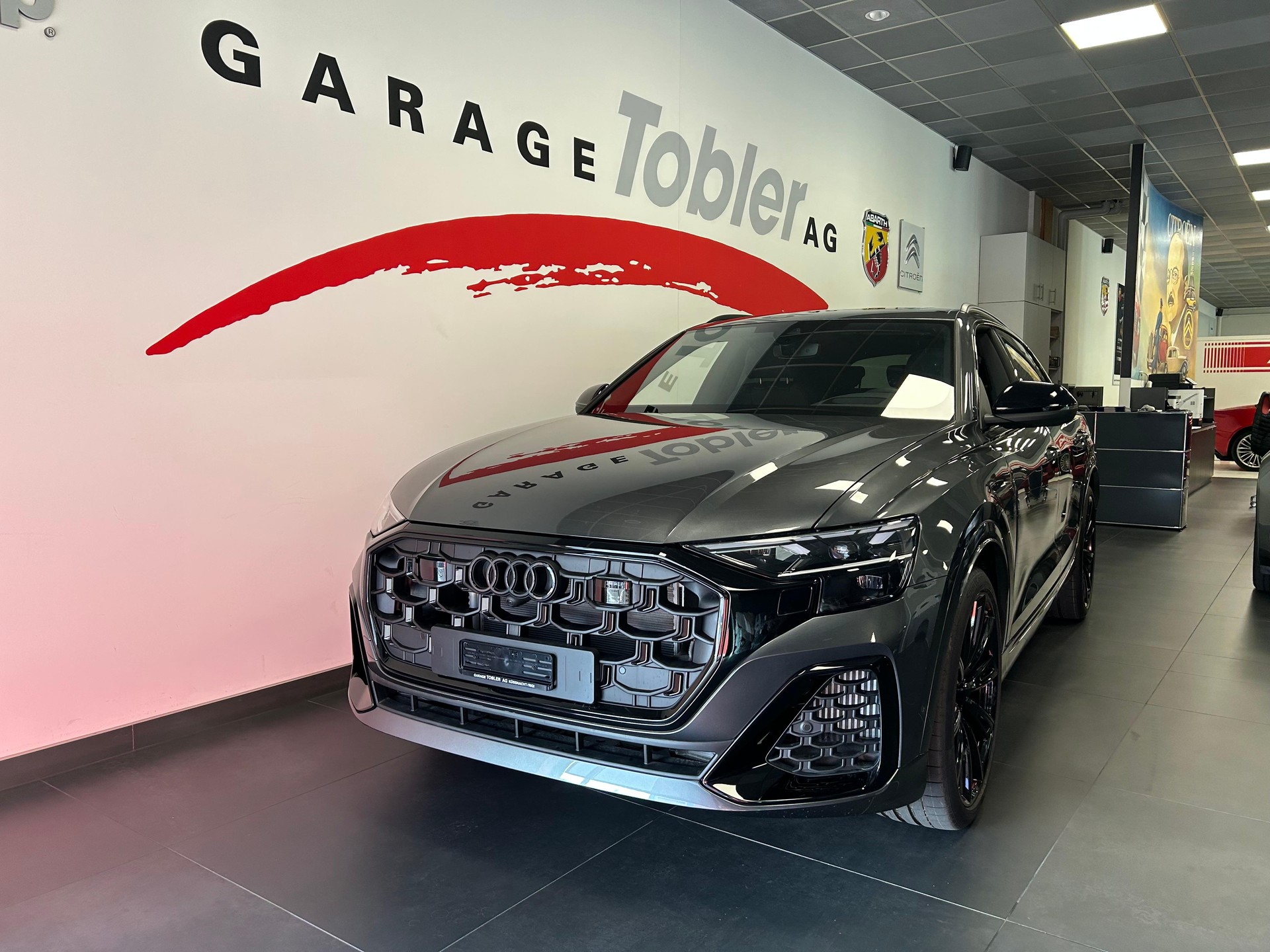 AUDI Q8 SUV 3.0 55 TFSI e quattro T-Tronic-image-5