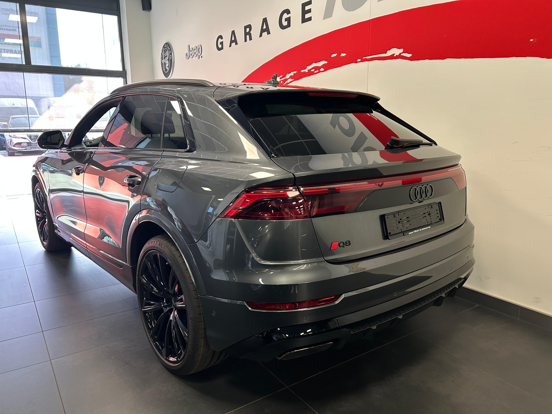 AUDI Q8 SUV 3.0 55 TFSI e quattro T-Tronic-image-15