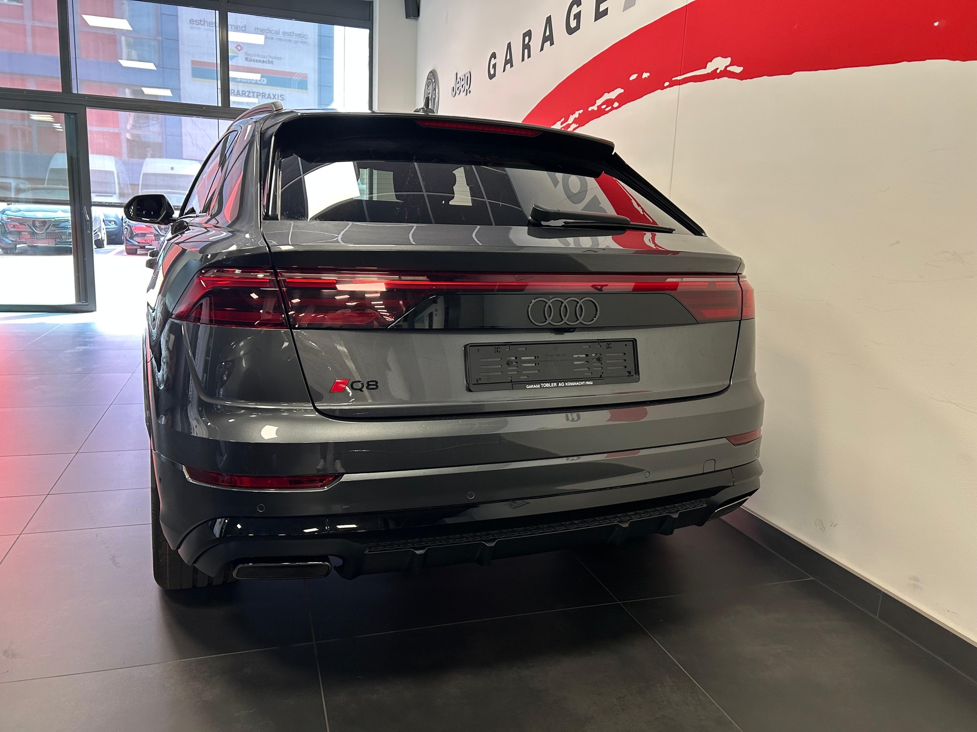 AUDI Q8 SUV 3.0 55 TFSI e quattro T-Tronic-image-17
