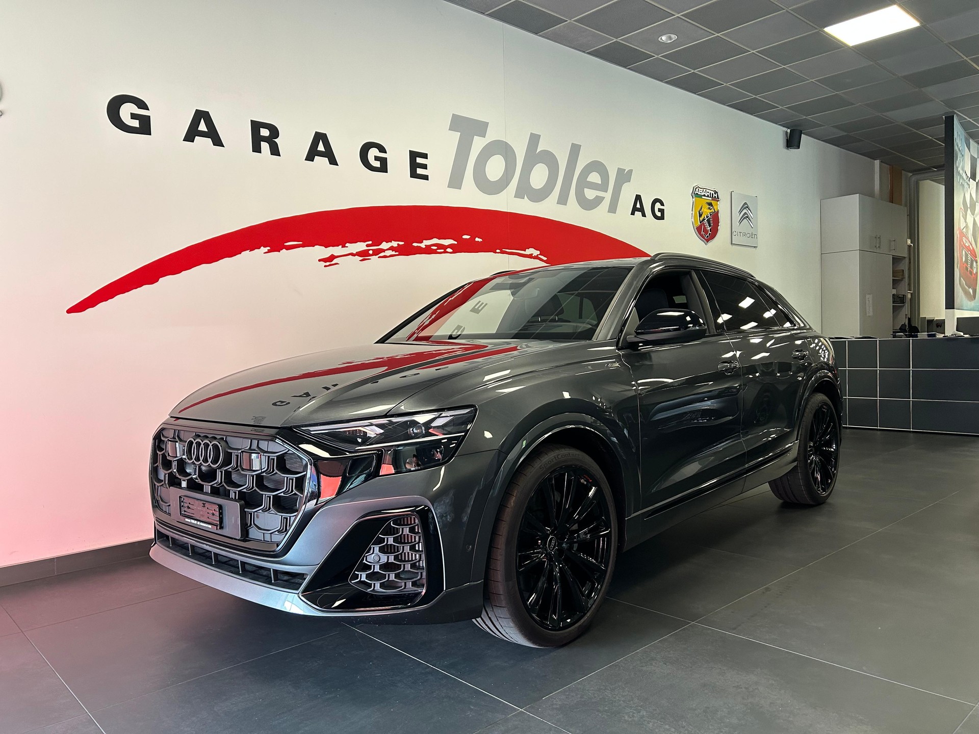 AUDI Q8 SUV 3.0 55 TFSI e quattro T-Tronic-showroom-element-1