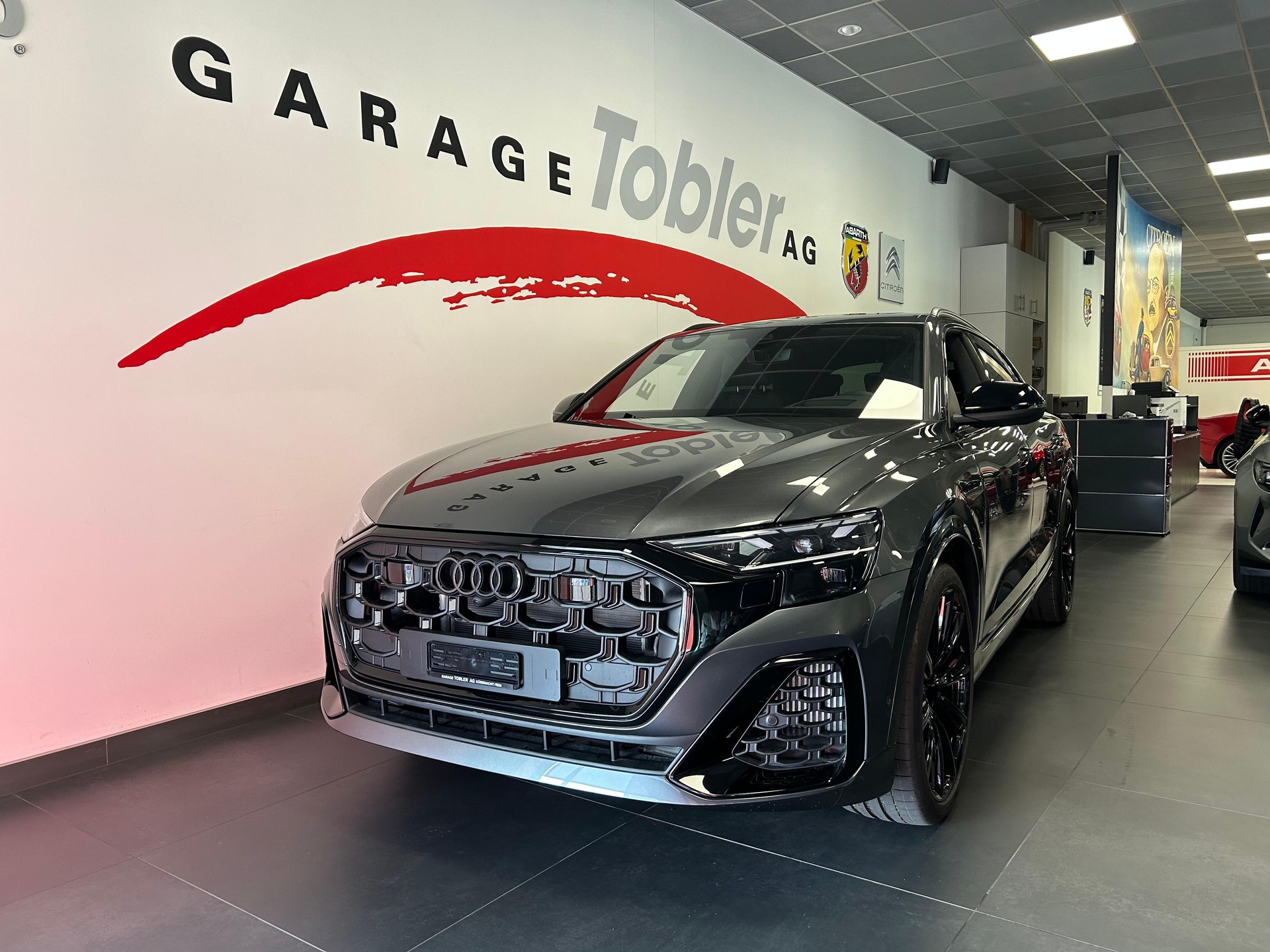 AUDI Q8 SUV 3.0 55 TFSI e quattro T-Tronic-showroom-element-2