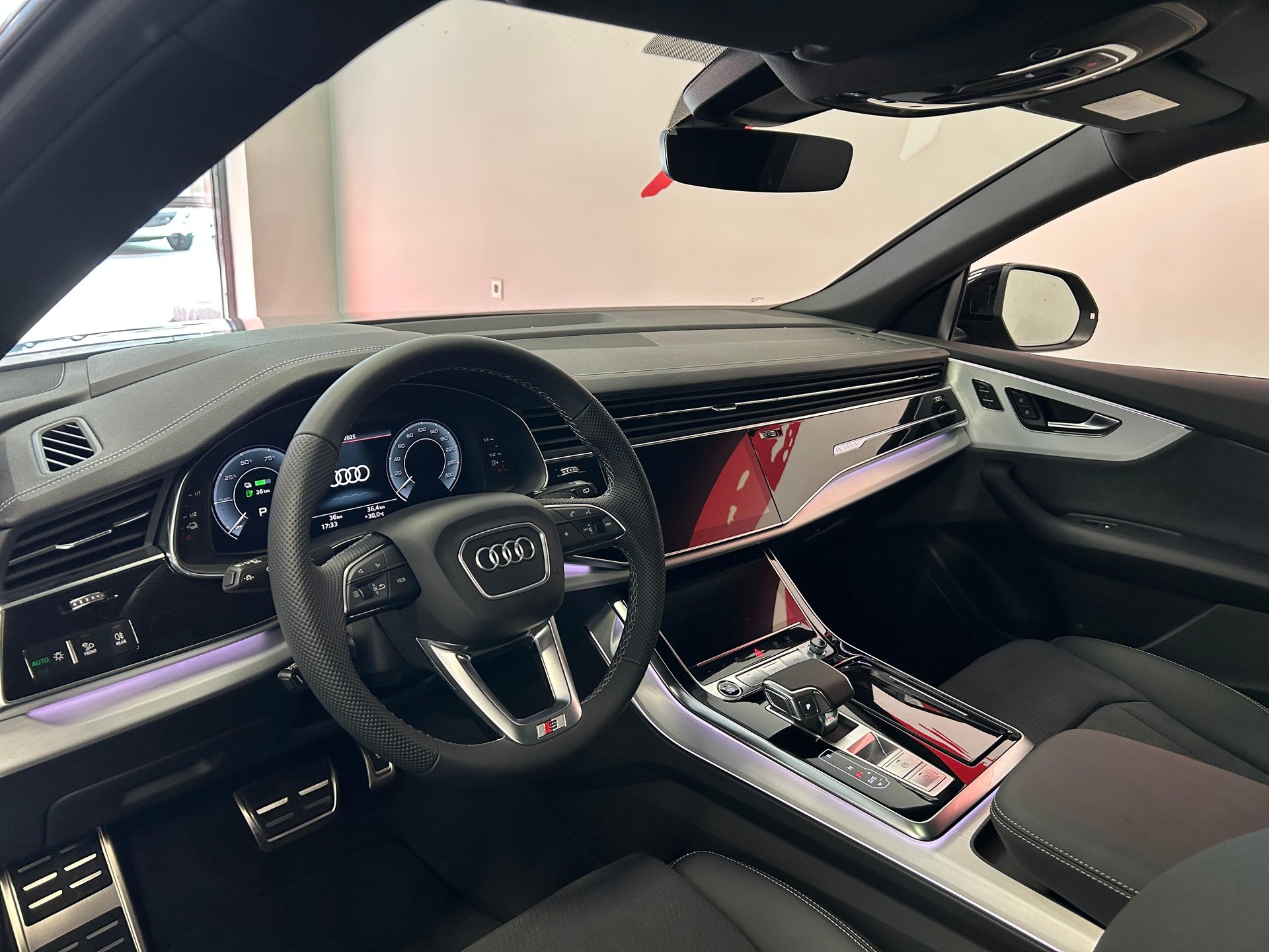 AUDI Q8 SUV 3.0 55 TFSI e quattro T-Tronic-image-9