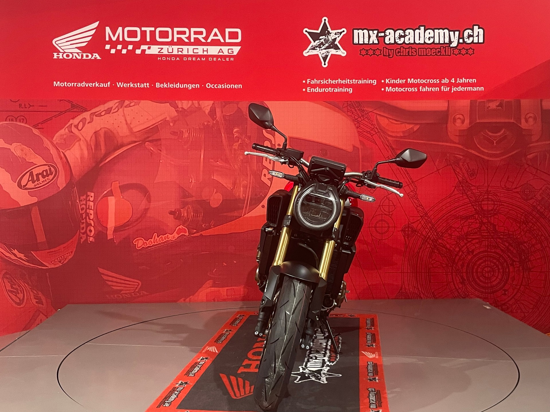 HONDA CB650R E-Clutch**Modell 2026**Neufahrzeug**Grand Prix Red*-showroom-element-2