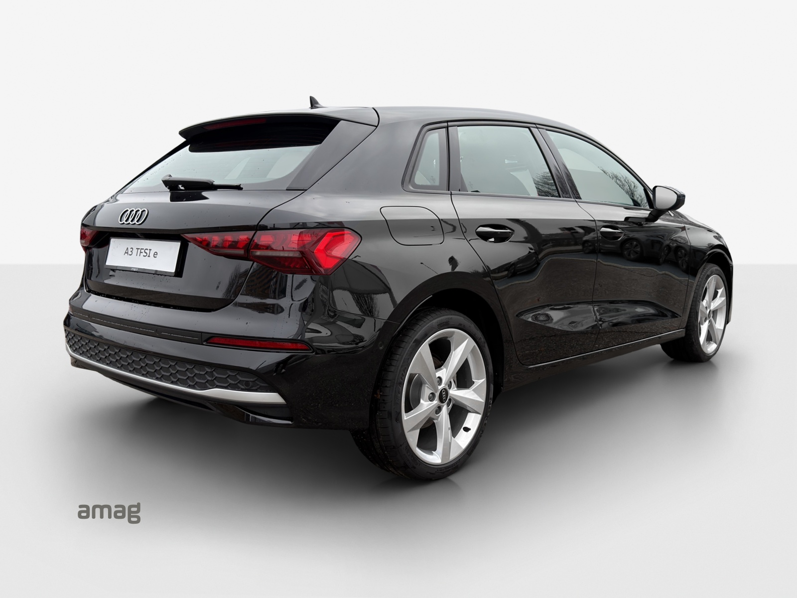 AUDI A3 Sportback 40 TFSI e Attraction S-tronic-image-4