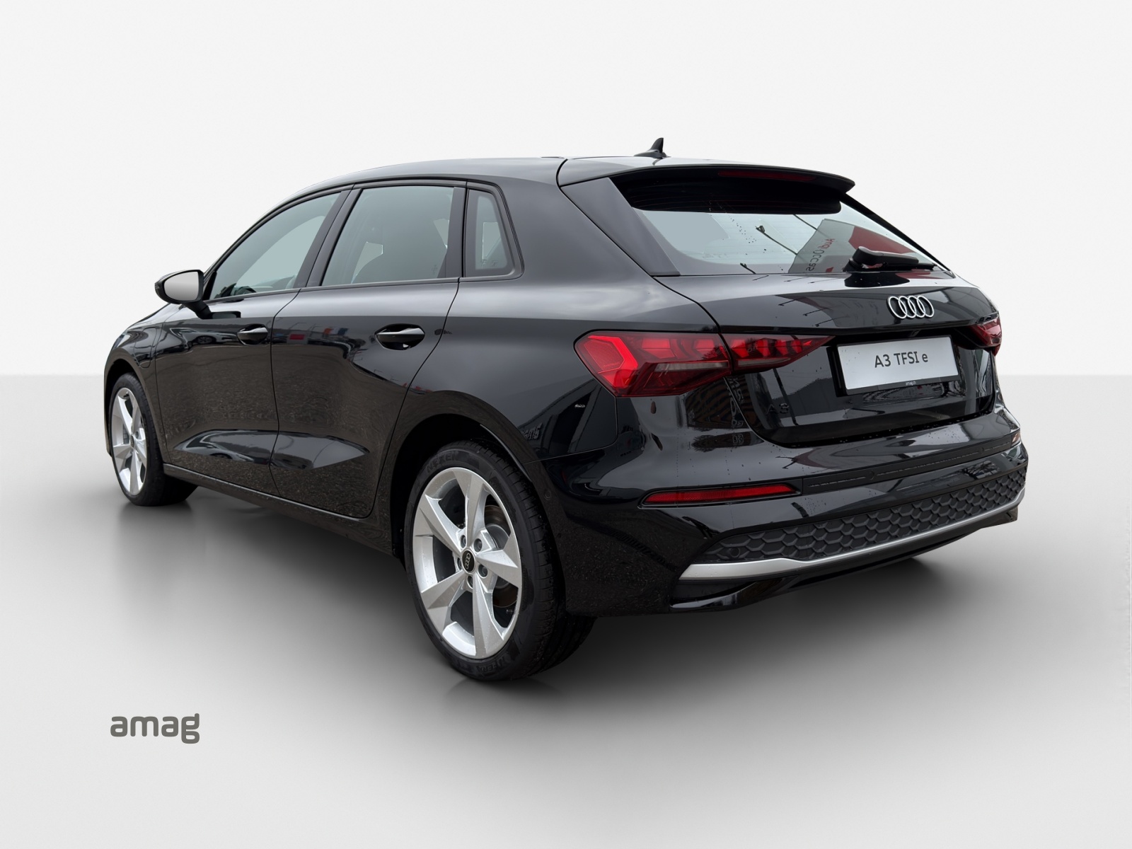 AUDI A3 Sportback 40 TFSI e Attraction S-tronic-image-2