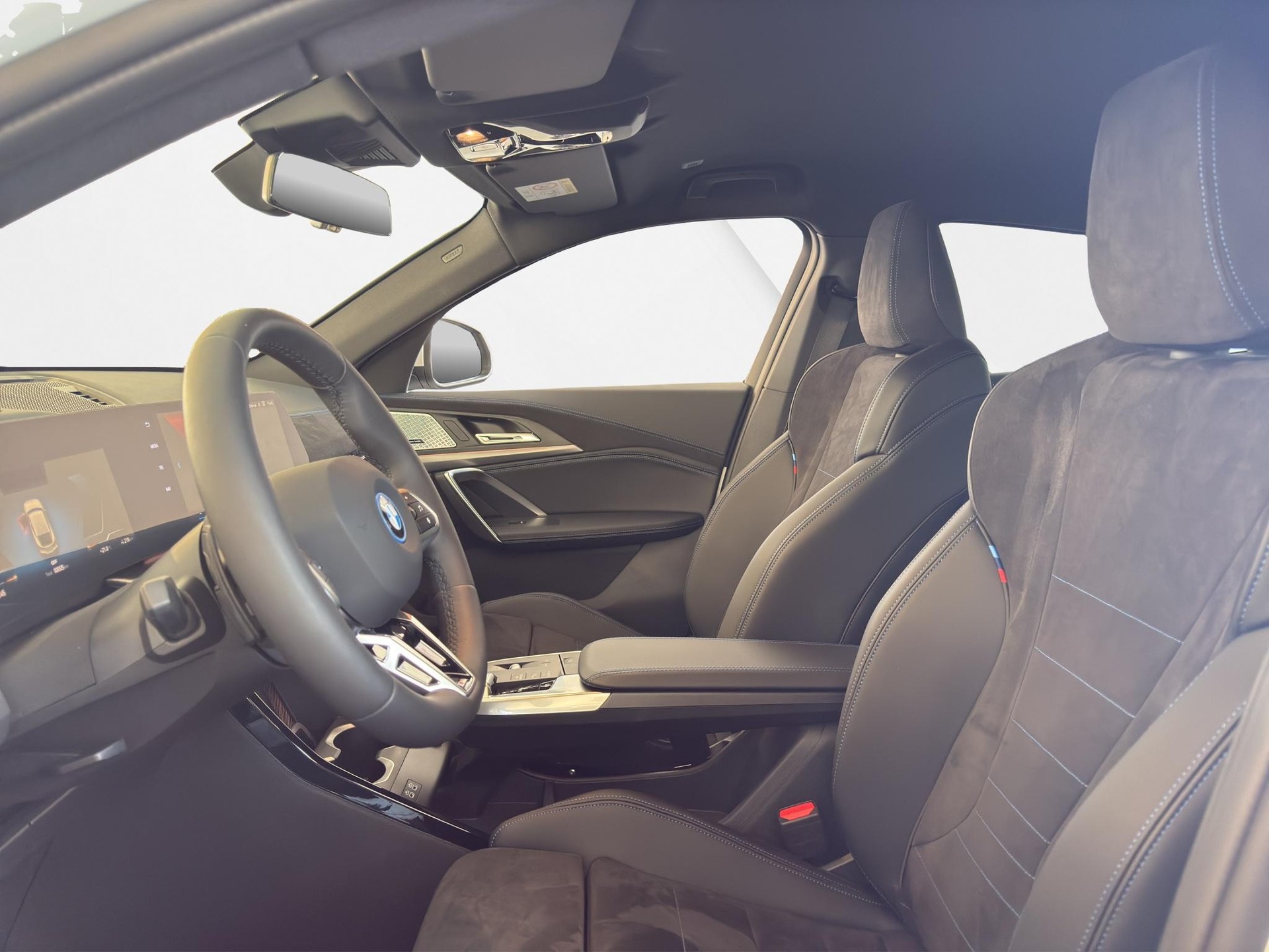 BMW iX2 xDrive 30-image-10