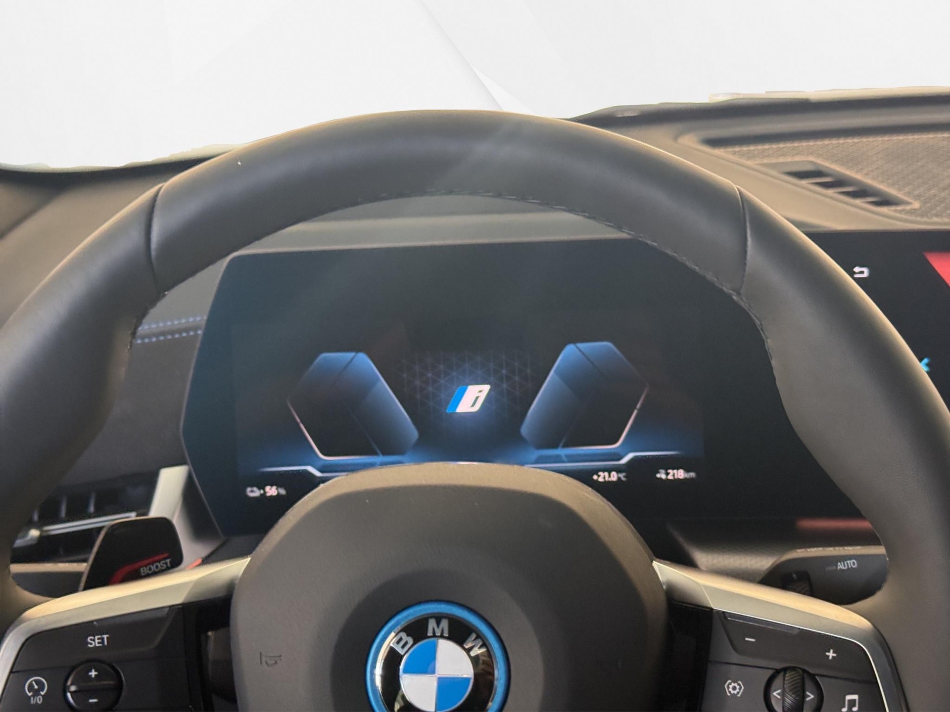 BMW iX2 xDrive 30-image-14