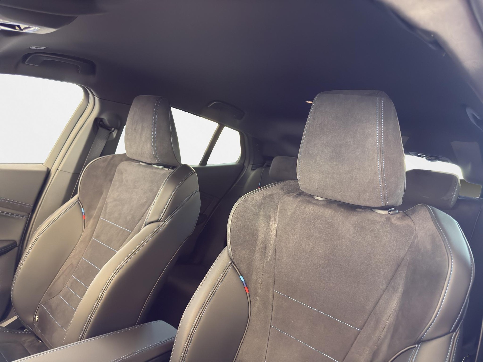 BMW iX2 xDrive 30-image-11