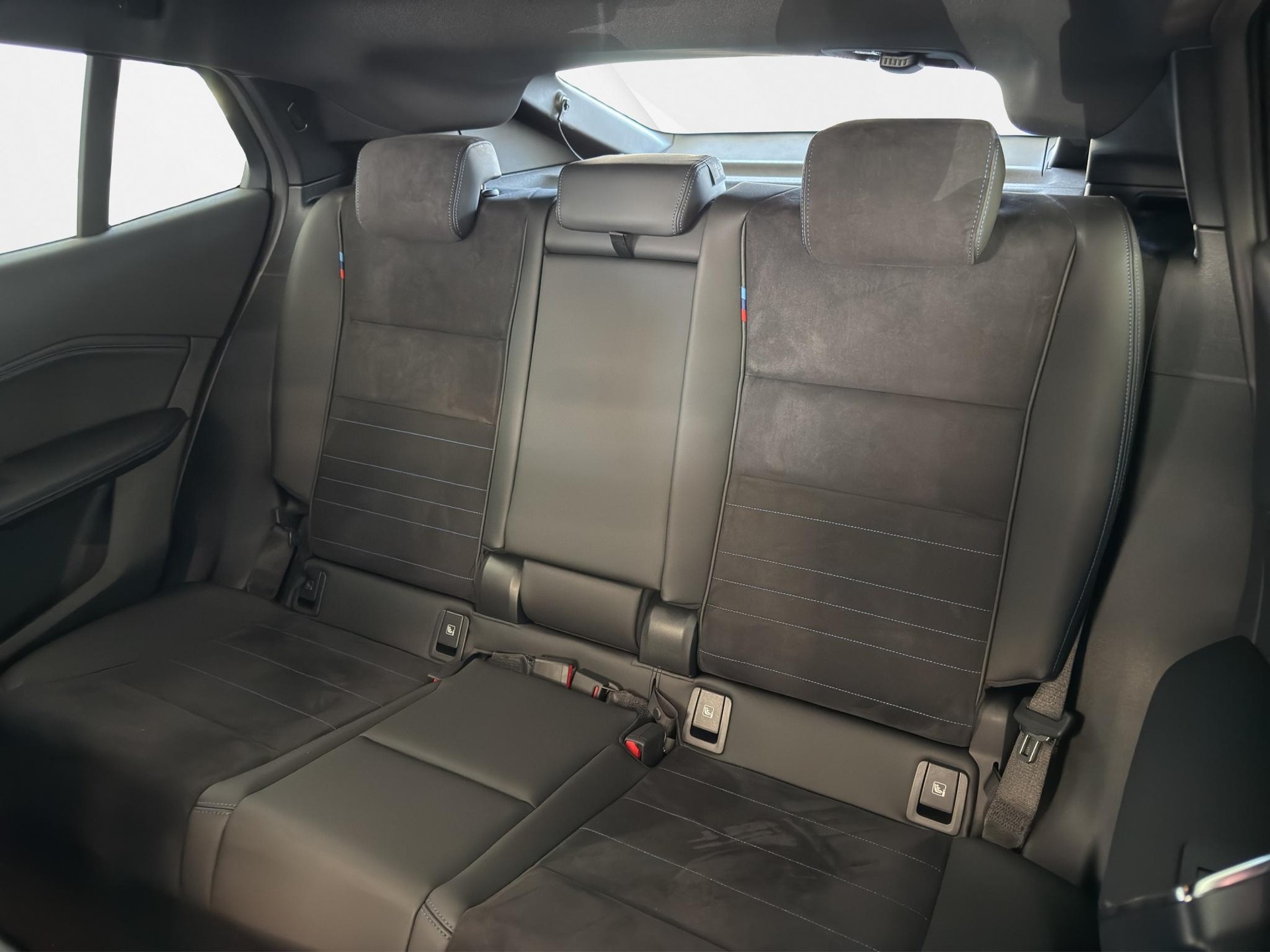 BMW iX2 xDrive 30-image-18