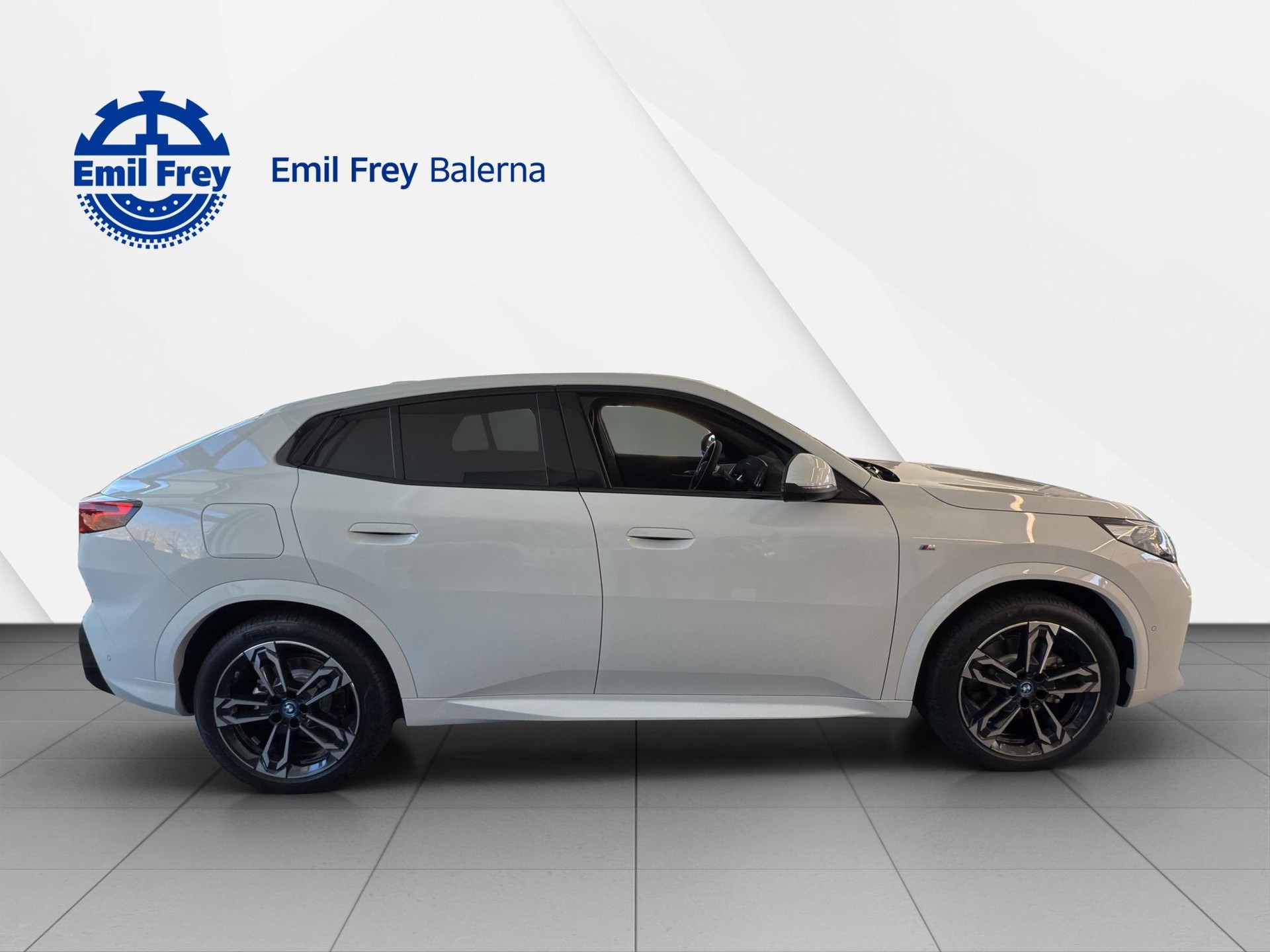 BMW iX2 xDrive 30-image-5