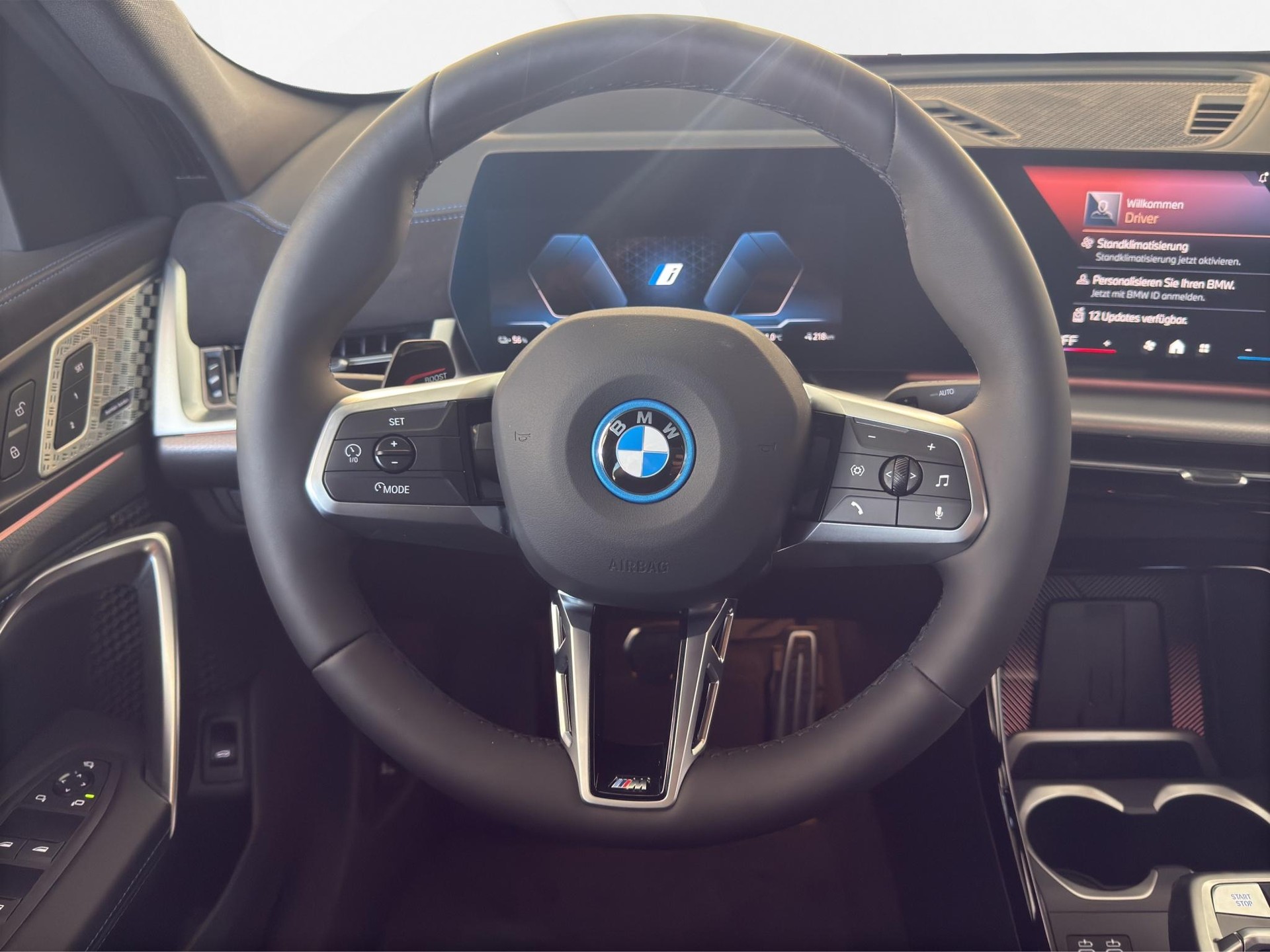 BMW iX2 xDrive 30-image-13