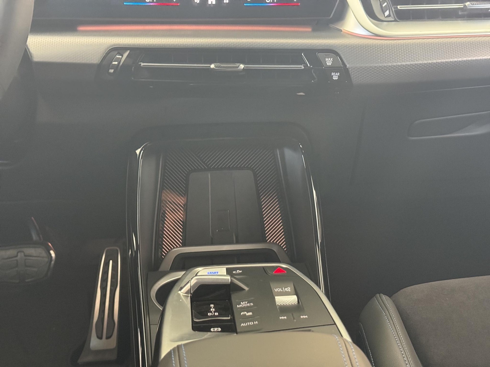 BMW iX2 xDrive 30-image-16